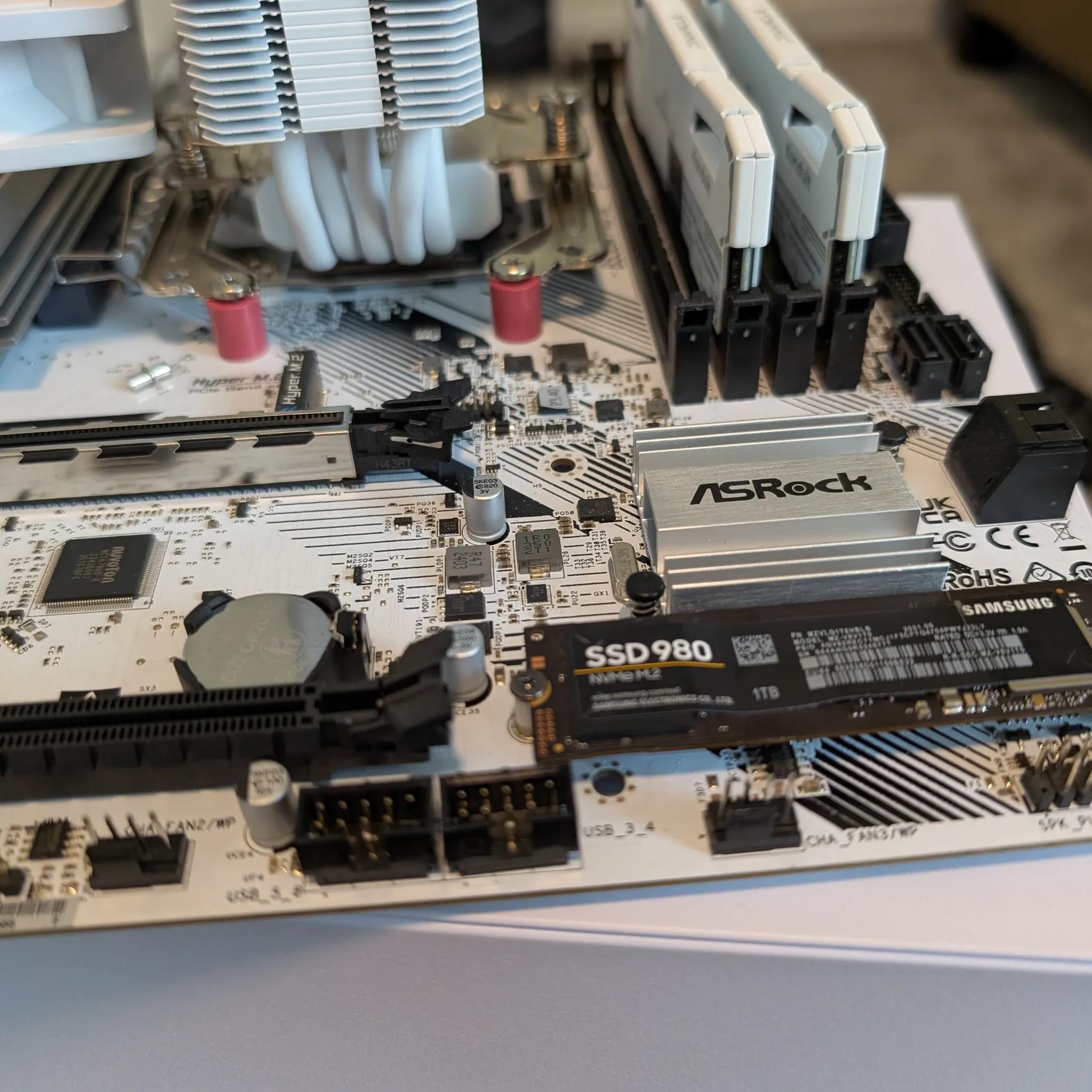 ASRock B550 Pro4 SE with Ryzen 5 5600g, 32gb DDR4 3200 ram, thermalright RGB cooler and 1tb GEN3 SSD