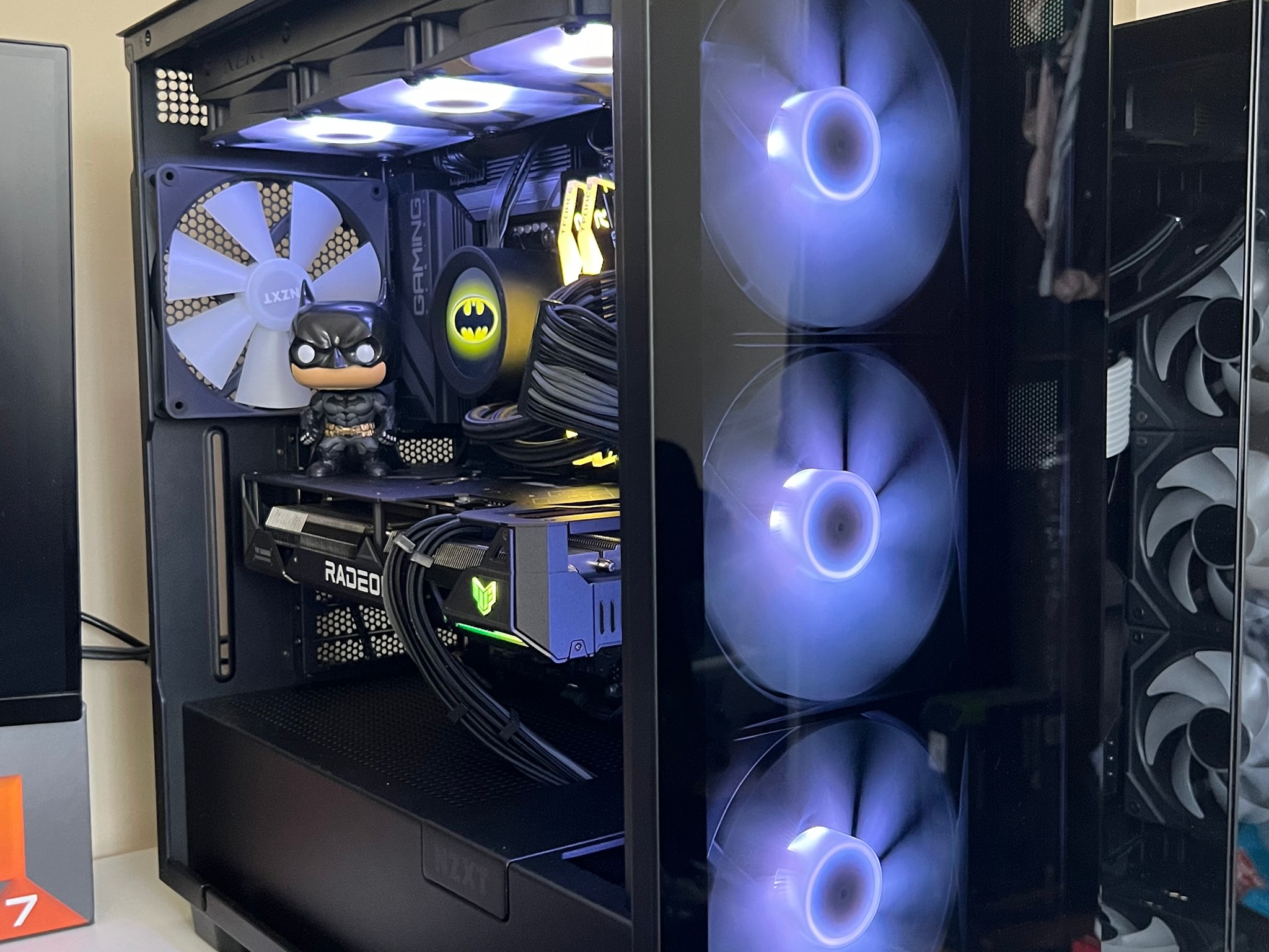 “The Batman” Ryzen 7 7800X3D, RX 7800 XT, 32GB DDR5, 1.5TB NVMe