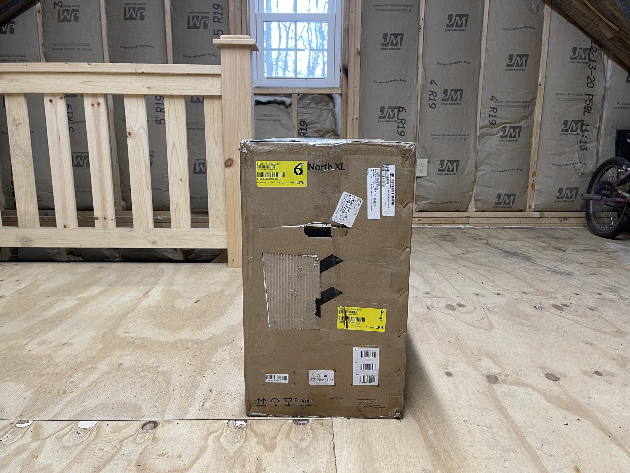 Fractal North XL - White w/ Tempered Glass Side