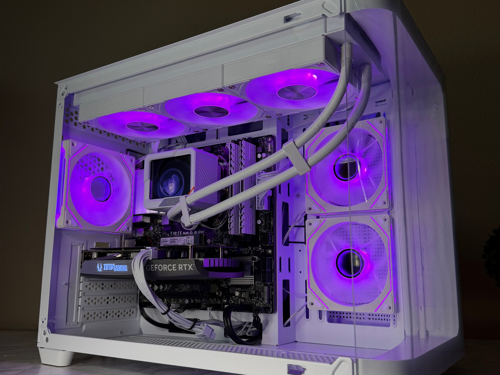 rtx 4060 | ryzen 7 3800x | 512gb | 16gb ram| gaming pc