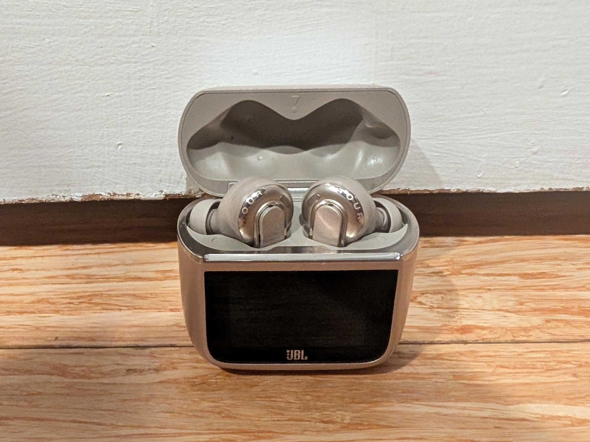 JBL Tour Pro 3s