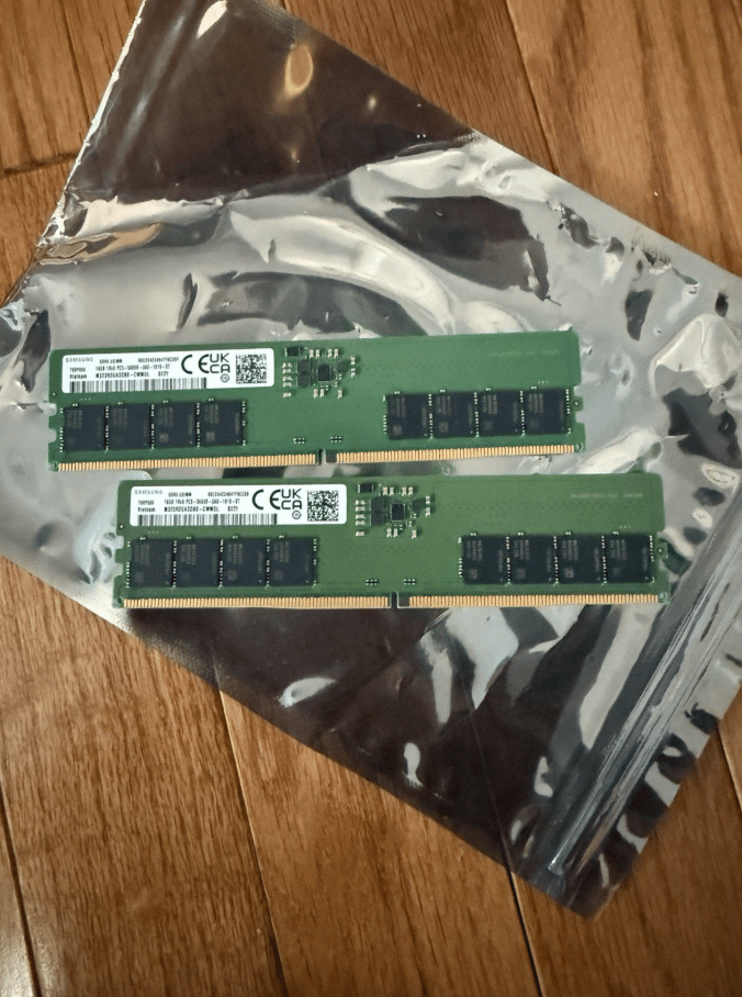 Samsung 32GB RAM (2x16GB) DDR5-5600 M323R2GA3DB0  TESTED