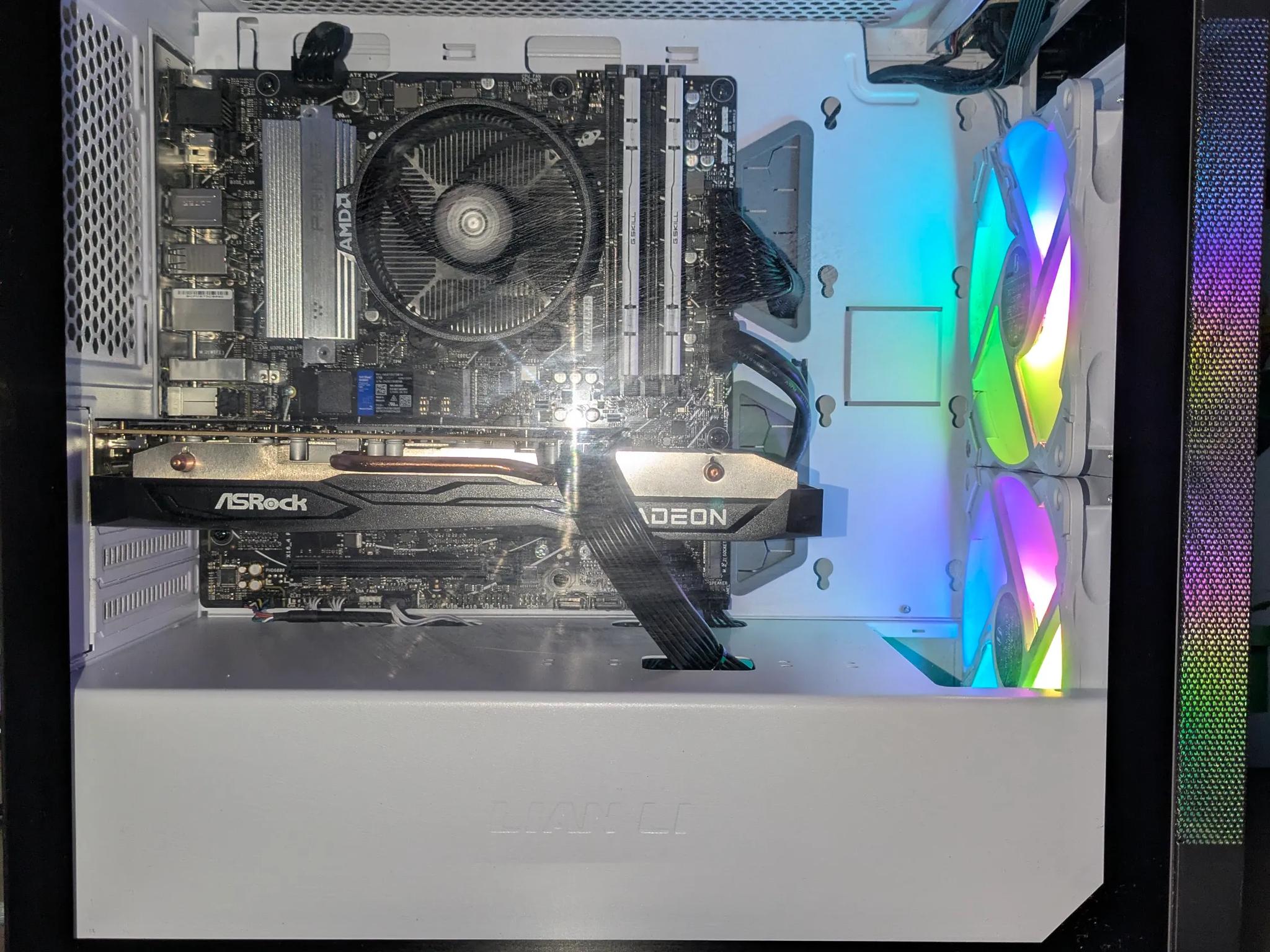 🐼 Ryzen 5 9600X | RX 6650 XT |32GB DDR5 | 1TB SSD | 650W GOLD 🐼