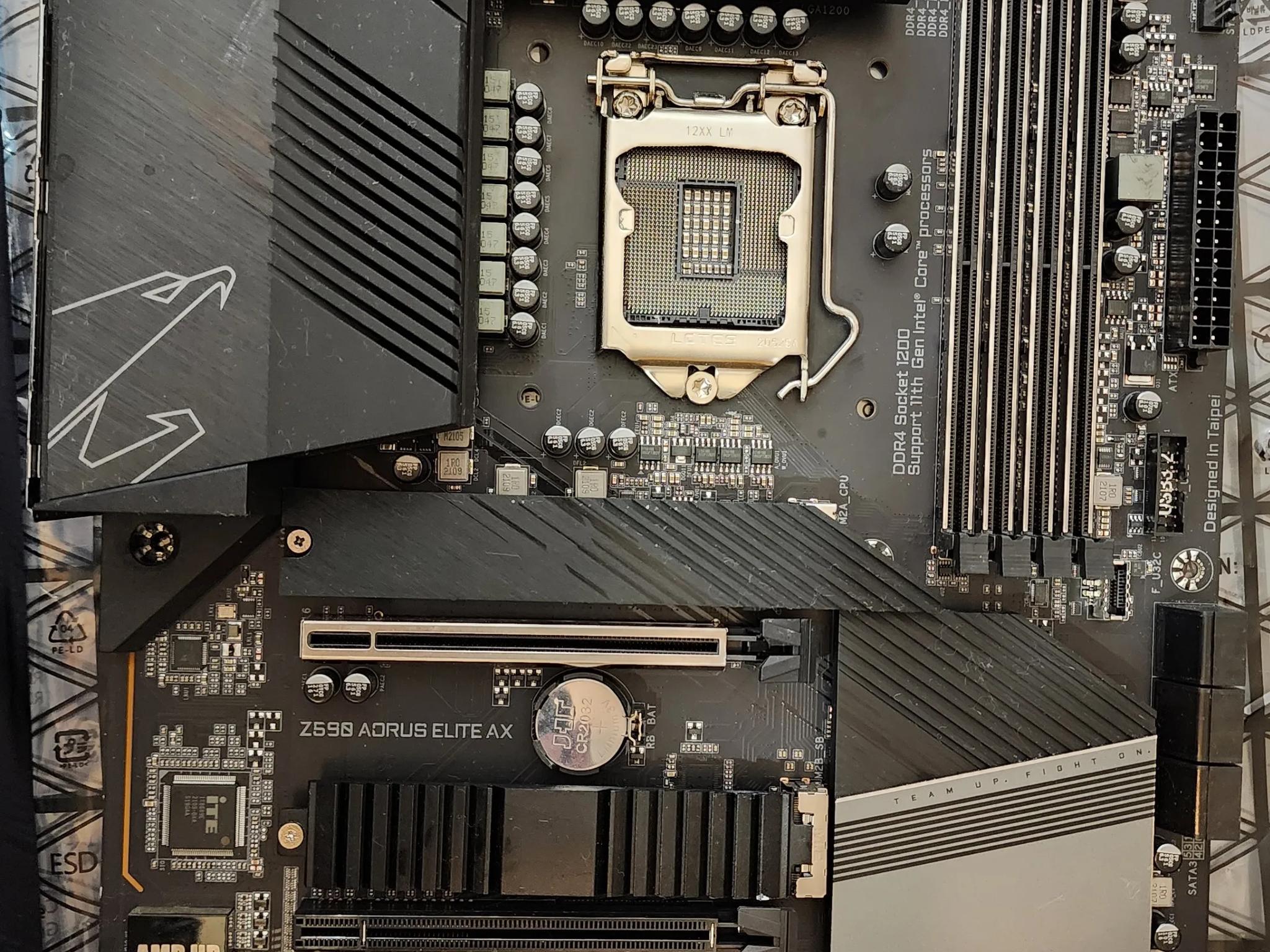 GIGABYTE Z590 AORUS ELITE AX Intel Z590