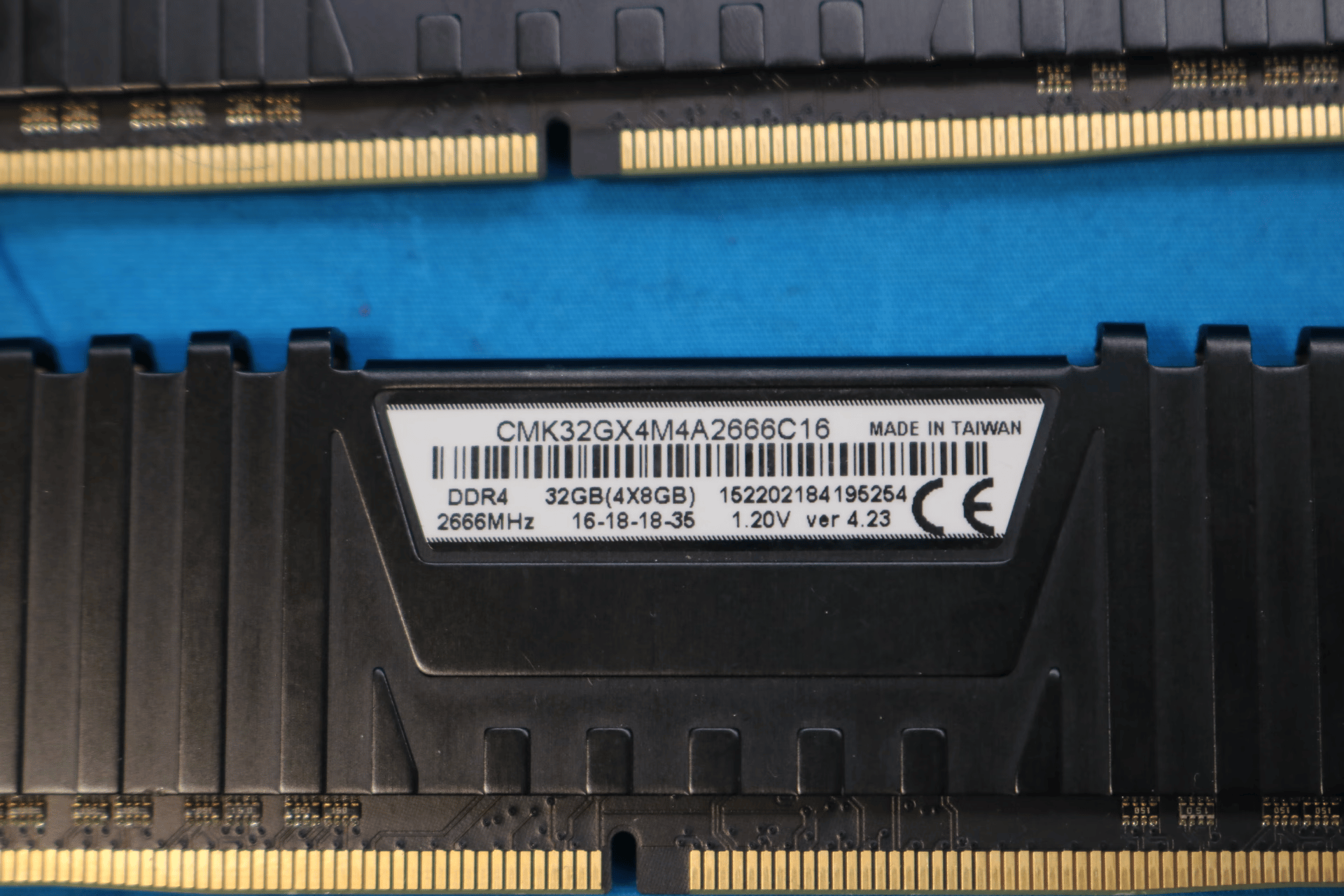 Corsair Vengeance LPX 32GB (4x8GB) DDR4 2666MHz CL16 1.20V Desktop RAM CMK32GX4M4A2666C16 ver. 4.23