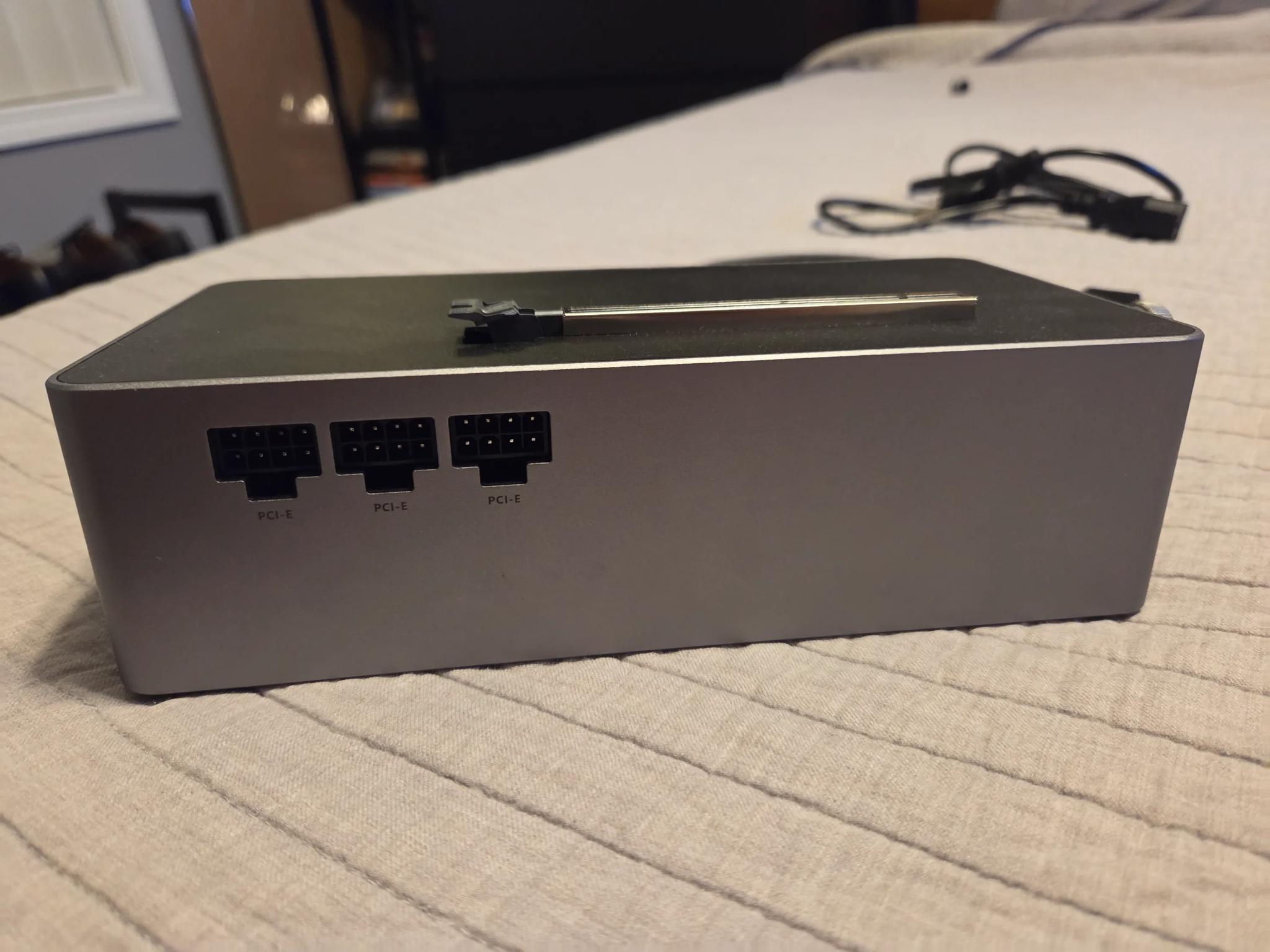 AOOSTAR EGPU AG02 500w | Silver & Black | Used Like New | Jawa