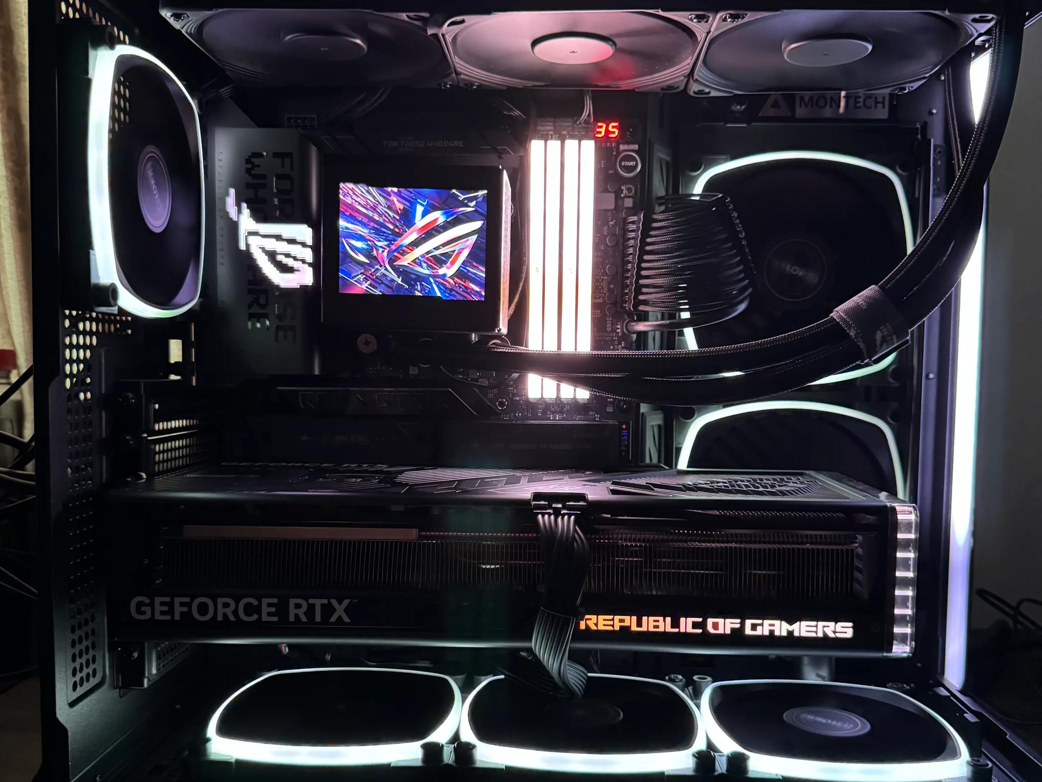 ROG OF FURY-4090 ASUS ROG STRIX + RYZEN 7 9800x3D + 64GB