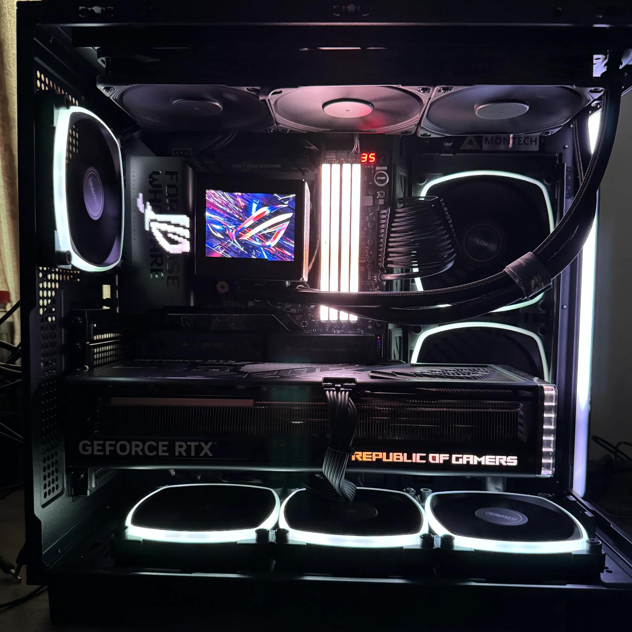 ROG OF FURY-4090 ASUS ROG STRIX + RYZEN 7 9800x3D + 64GB