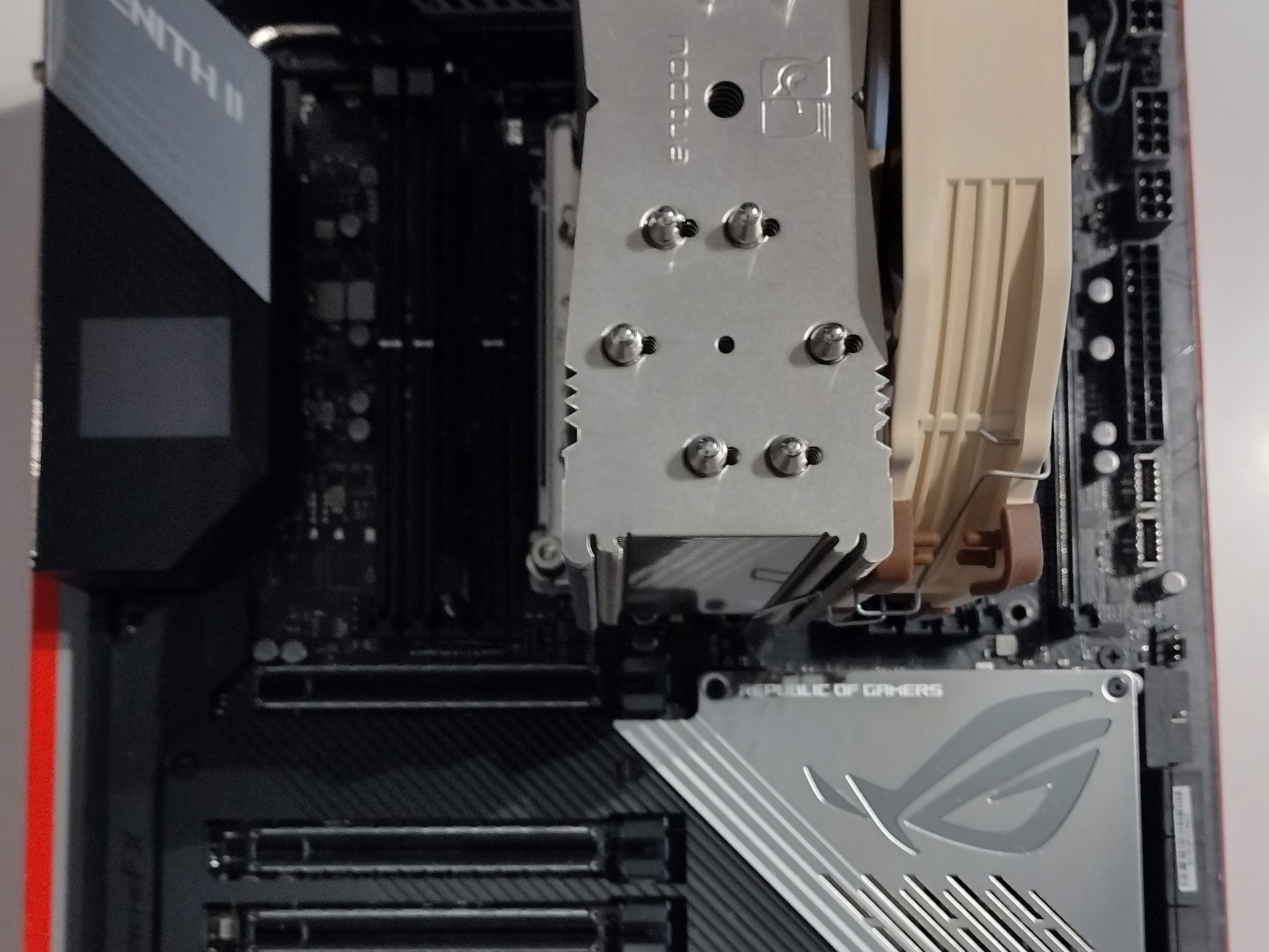 AMD RYZEN THREADRIPPER 3970X + ASUS ROG ZENITH II EXTREME ALPHA + NOCTUA NH-U14S (NO RAM/MEMORY)