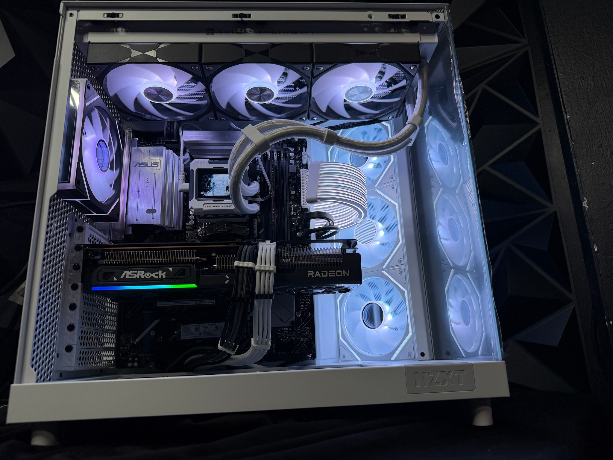 🖤❄️ BLACK ICE ❄️🖤Ryzen 9 7900X| RX 9070 | 4.5 TB NVMe| 32 GB DDR5| 850W Gold PSU