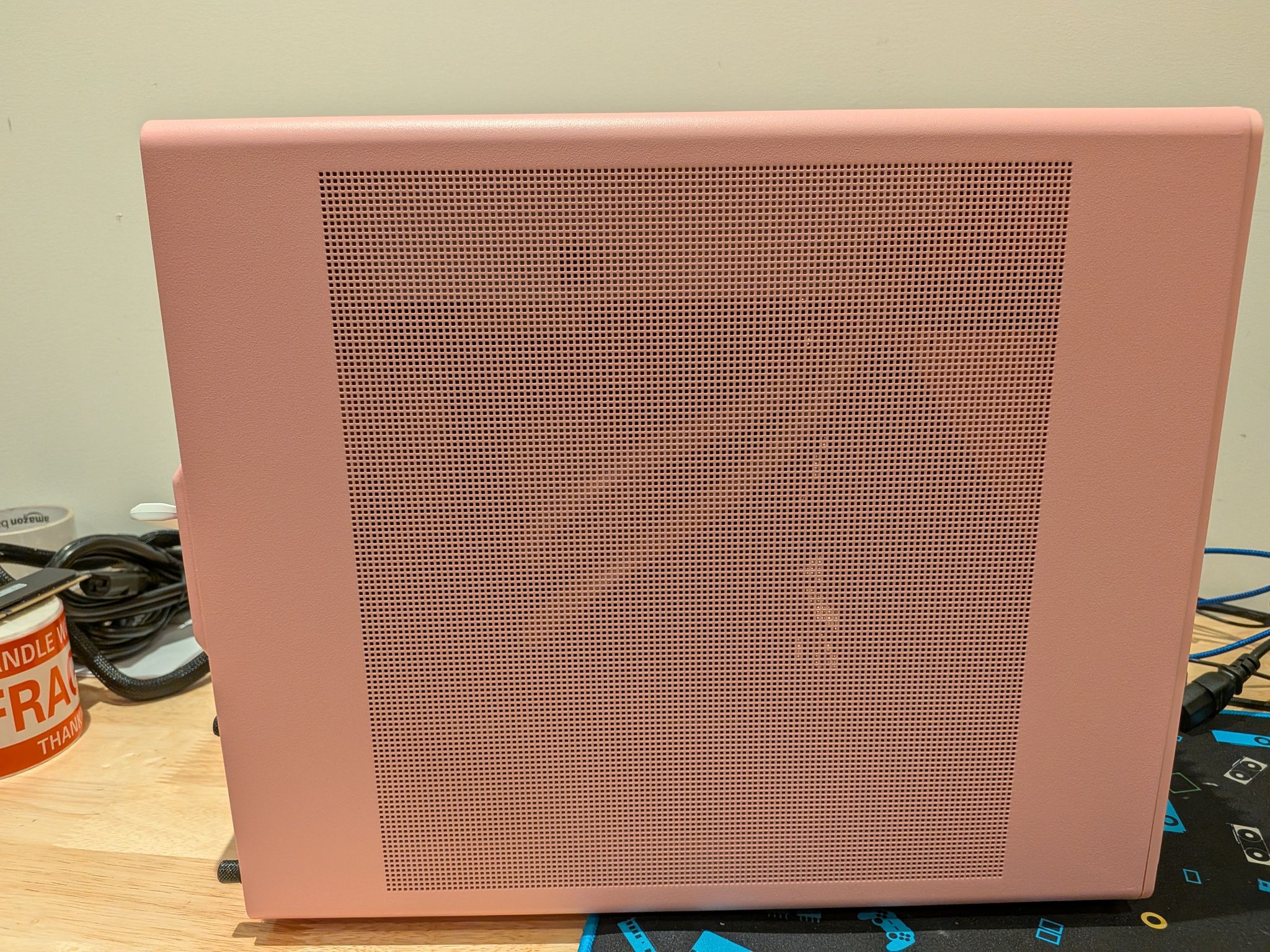 1440p Barbie Beast - RTX 5070, Ryzen 5 9600X, 32 GB DDR5 RAM, 1 TB NVME, RGB, Liquid Cooled
