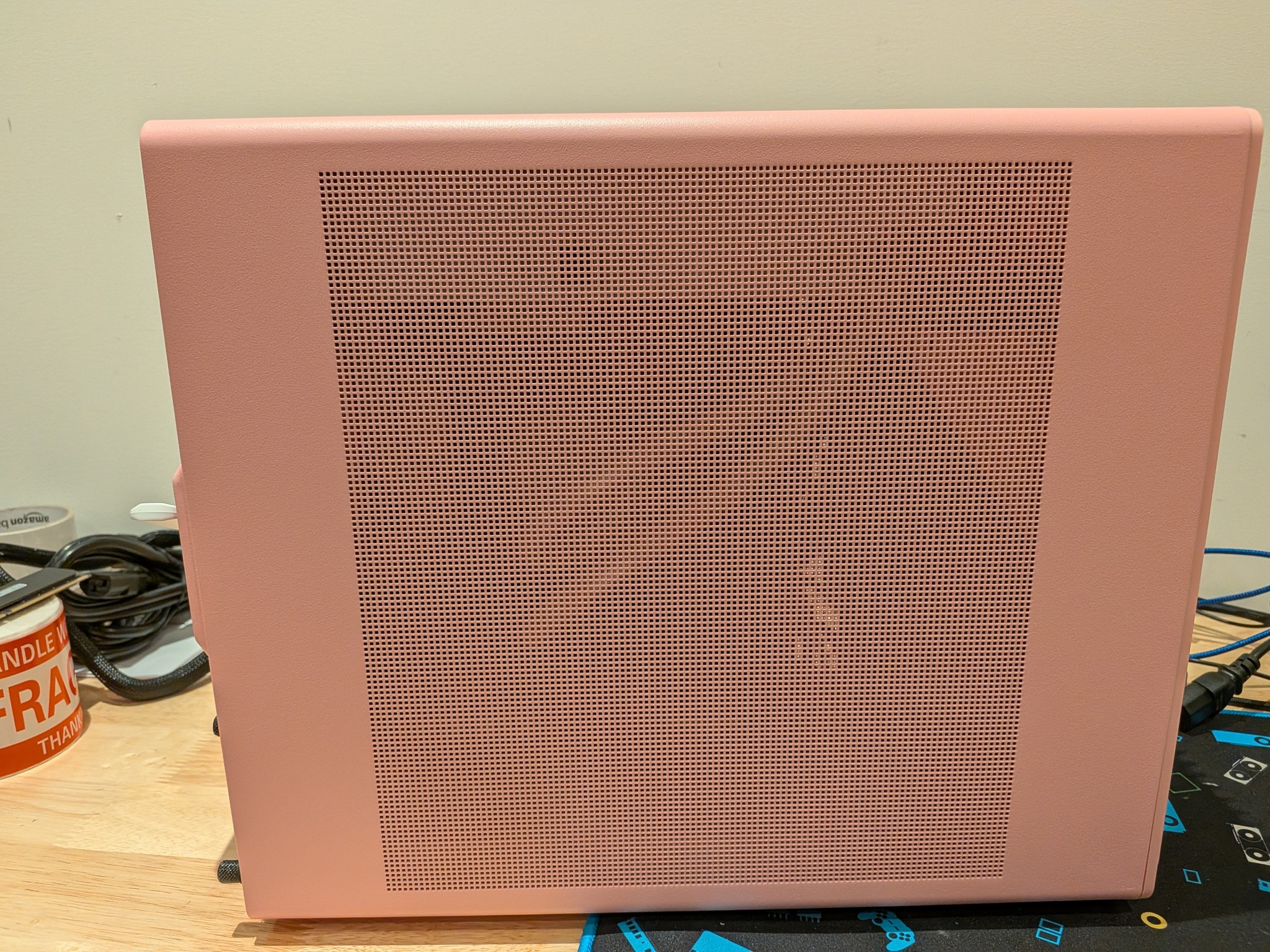 1440p Barbie Beast - RTX 5070, Ryzen 5 9600X, 32 GB DDR5 RAM, 1 TB NVME, RGB, Liquid Cooled