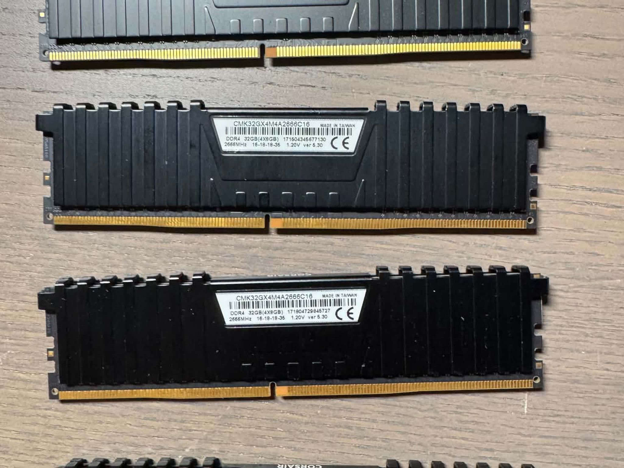 Corsair Vengeance LPX 32GB (4X8GB) DDR4 RAM 2666MHz (CMK32GX4M4A2666C16)