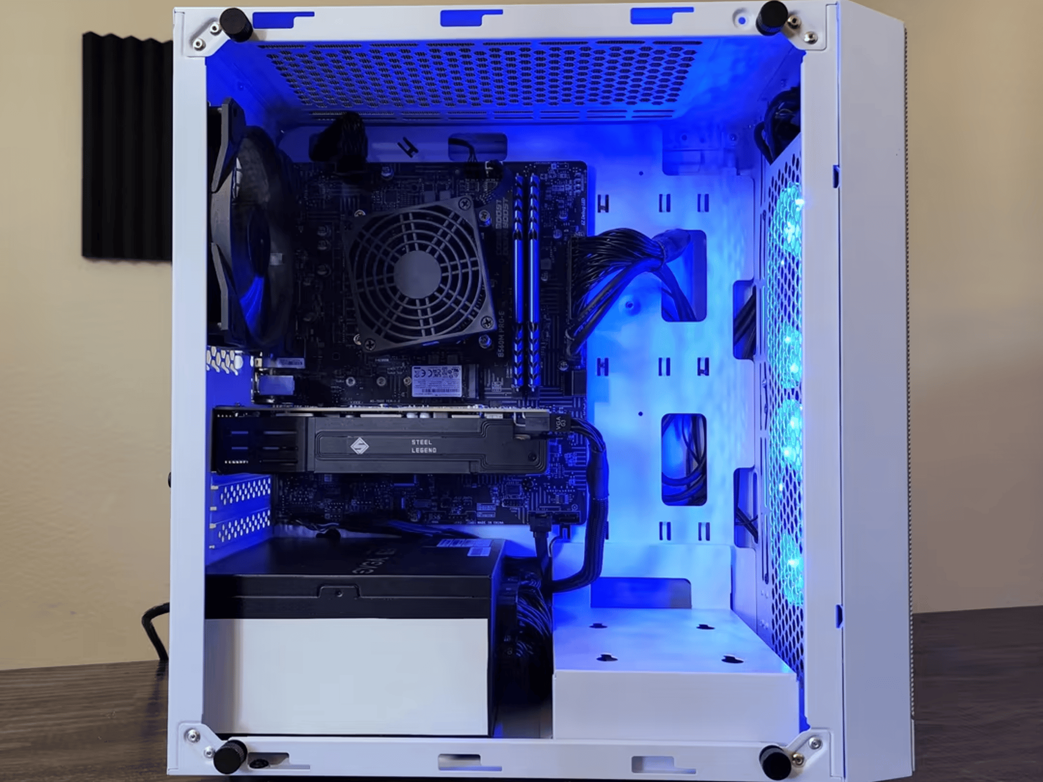 Intel Core i3 10100F // AMD Radeon RX5500 4GB // Silicon Power 16GB 3200MHz