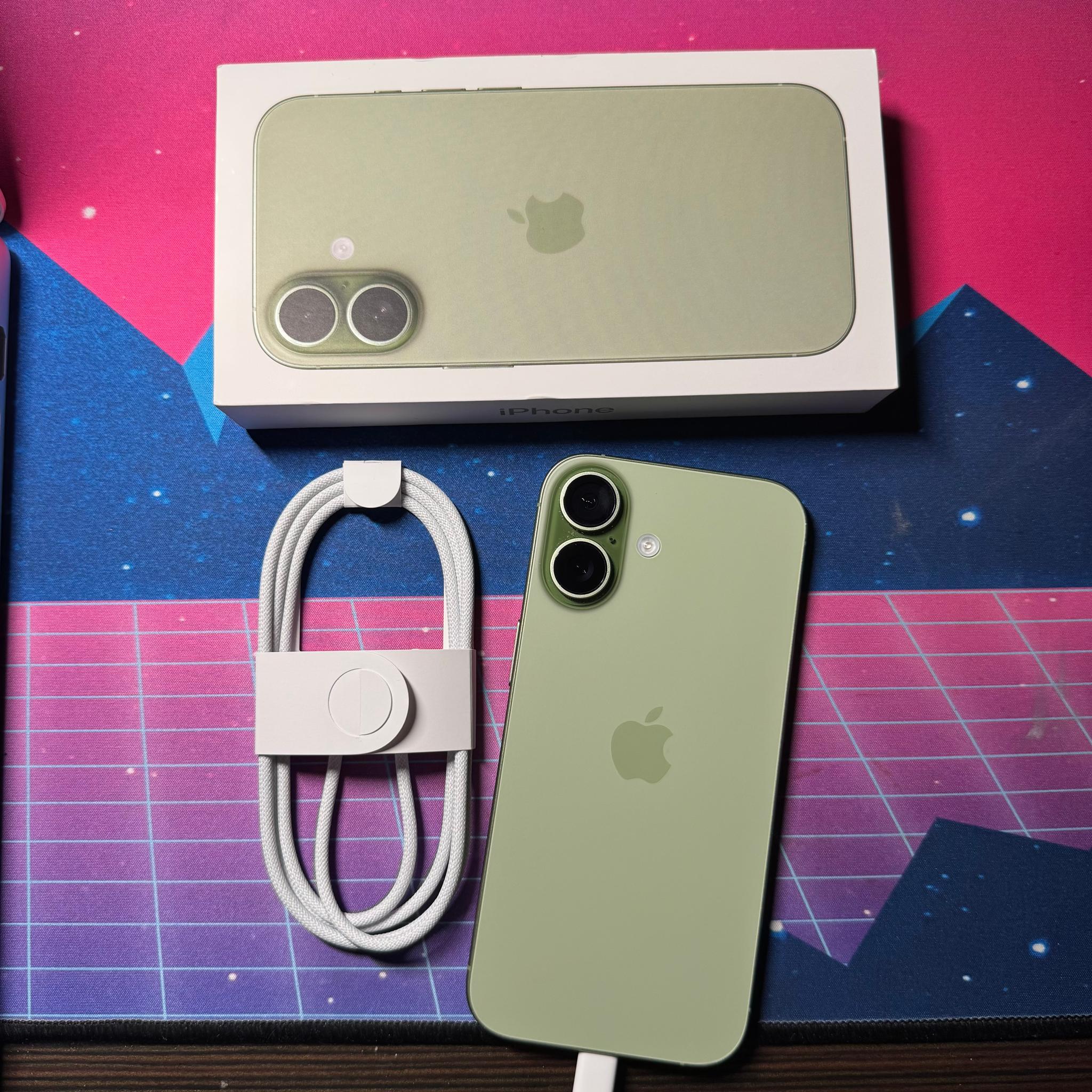 Apple iPhone 17 Sage Green 512GB UNLOCKED (Open-Box)