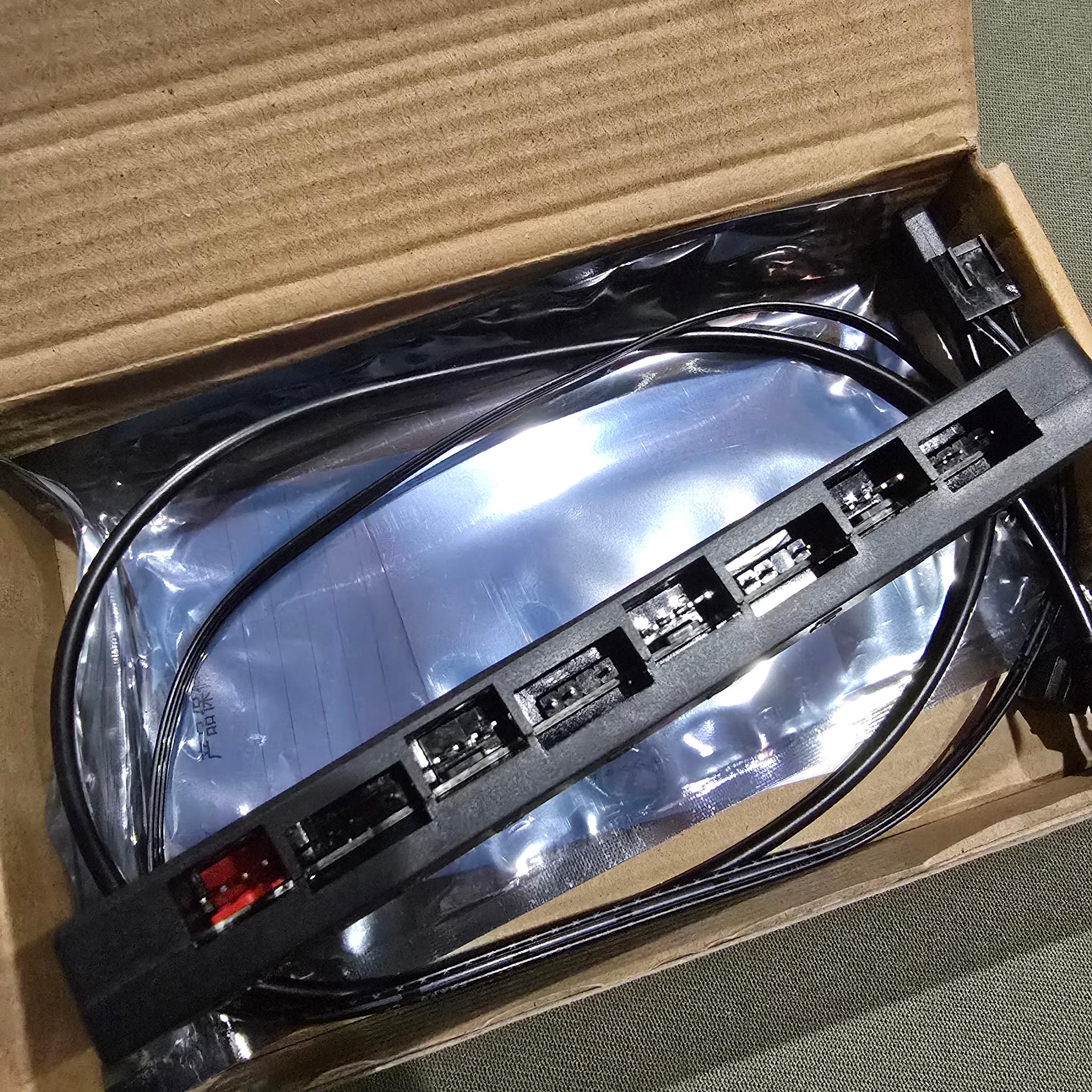 Thermalright ARGB Fan HUB Controller Support 8 Groups of Fans, 8-Port 4 Pin PC Fan Controller