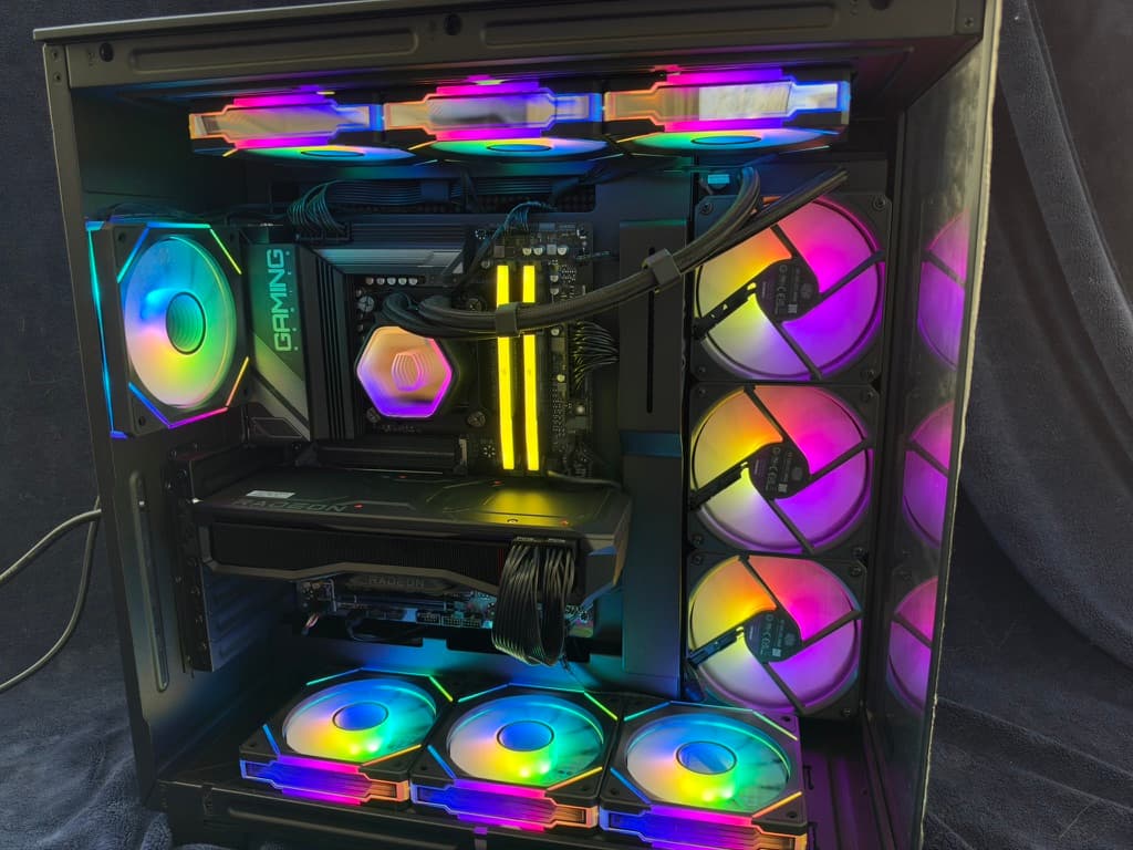 Gaming PC – Ryzen 7 7700X | RX 7900 XT 20GB | 32GB DDR5-6000 | 2TB NVMe | NZXT H9 Flow