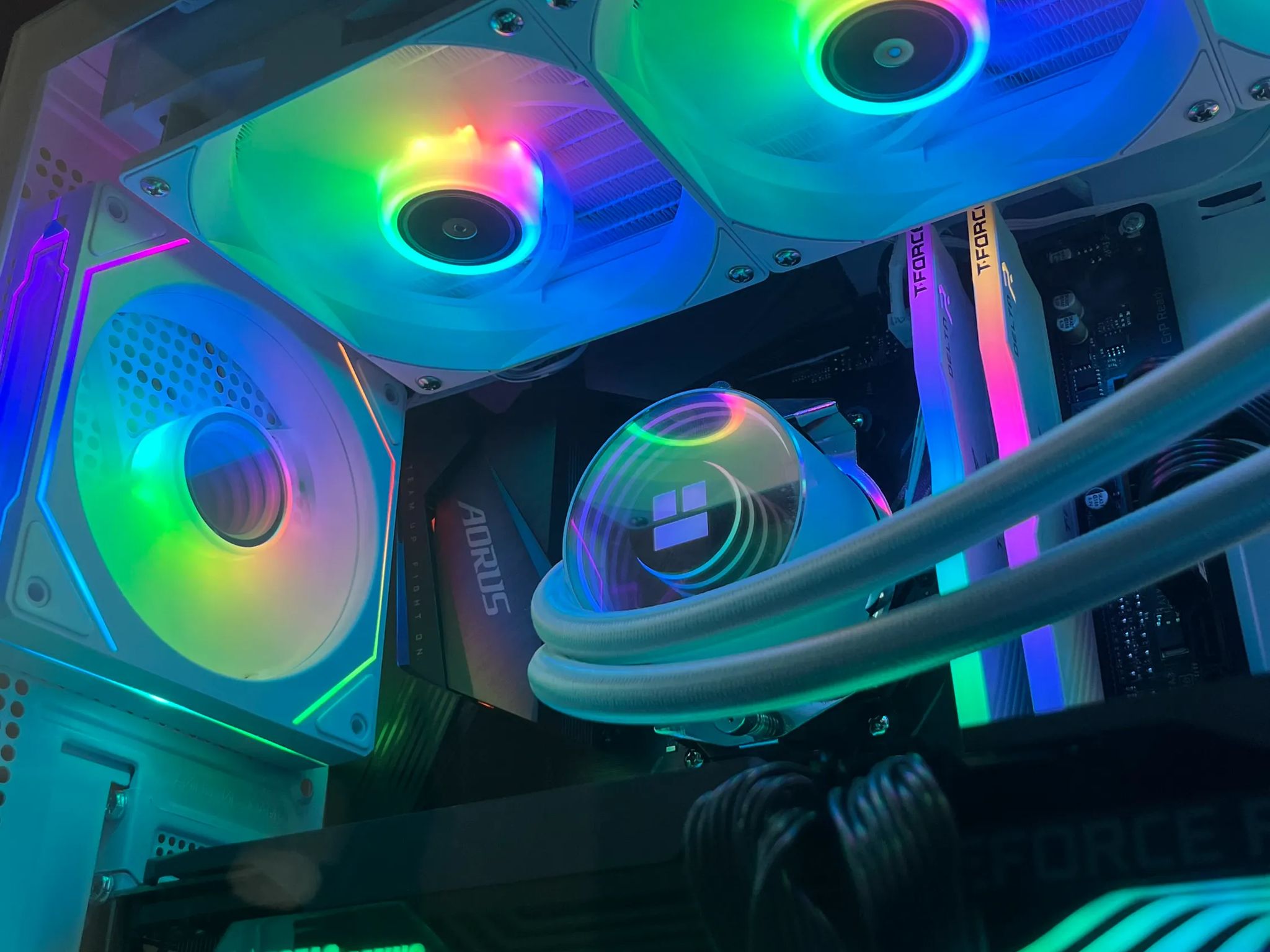 White Shadow 👻 | Ryzen 7 5700X RTX 3080 32GB DDR4 WiFi 1TB SSD