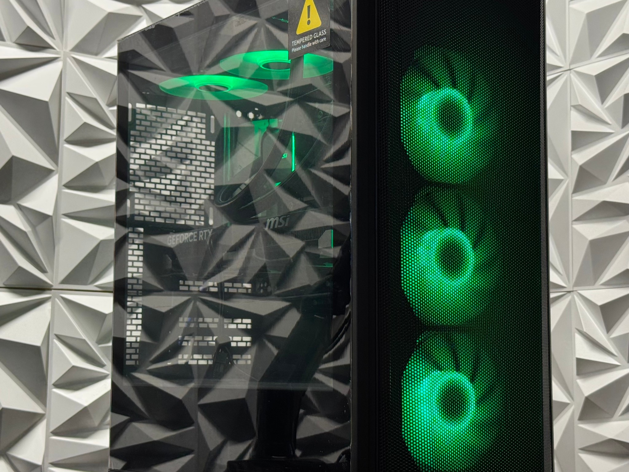 RTX 5060 Ti / Ryzen 7 5800x / 64GB RAM / 1TB SSD / Liquid cooled system / creator pc