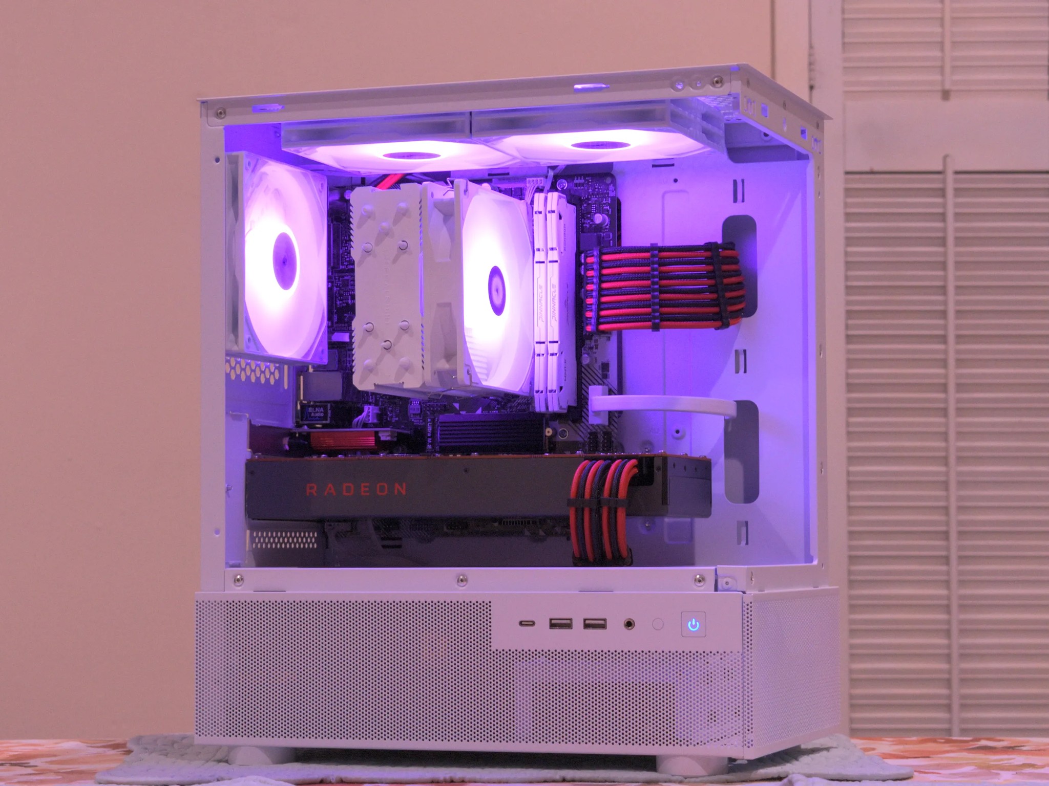 Gaming PC | Ryzen 5 3600 | AMD RX 5700 8GB | 16GB DDR4 | 1TB nVME SSD | 1080p White Gaming PC RGB