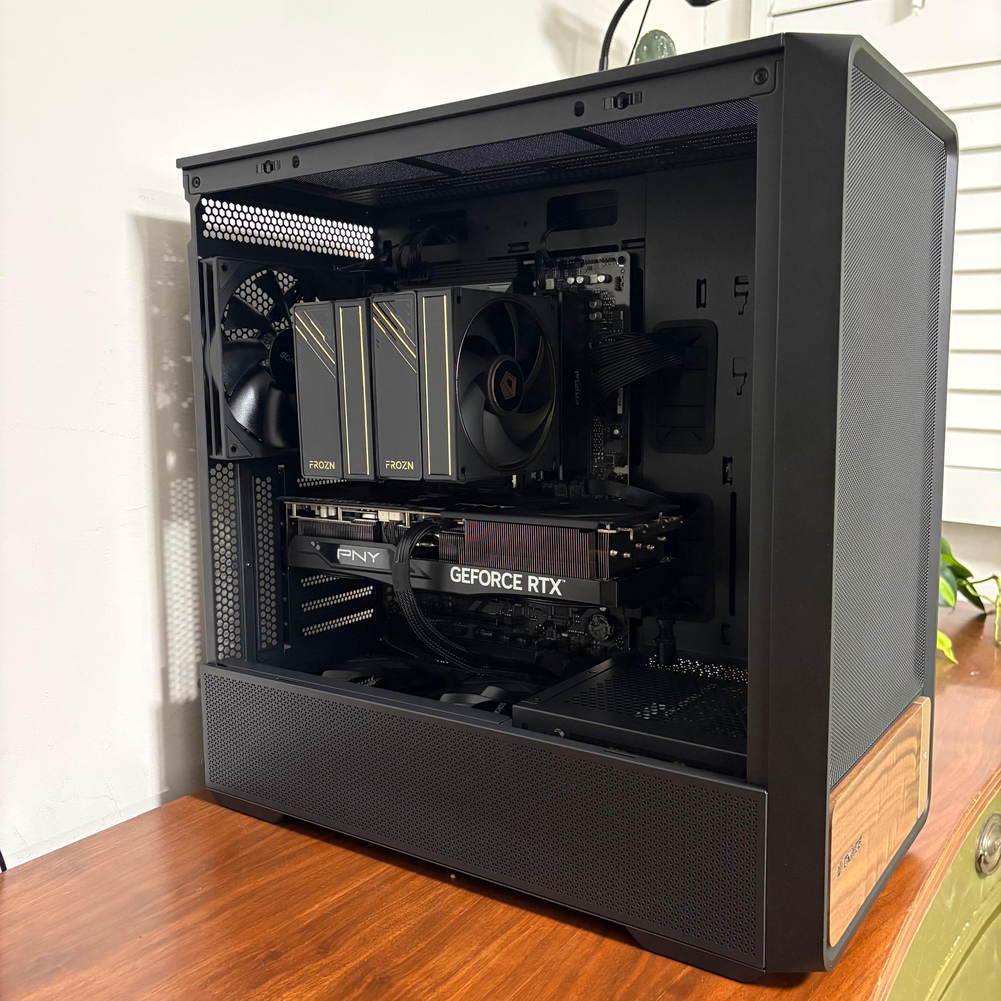 RTX 5070 Ti | Ryzen 5 7600X3D | 32GB DDR5 | 2TB NVMe | ATX 3.1 850W | Okionos Air Cross (ATX)