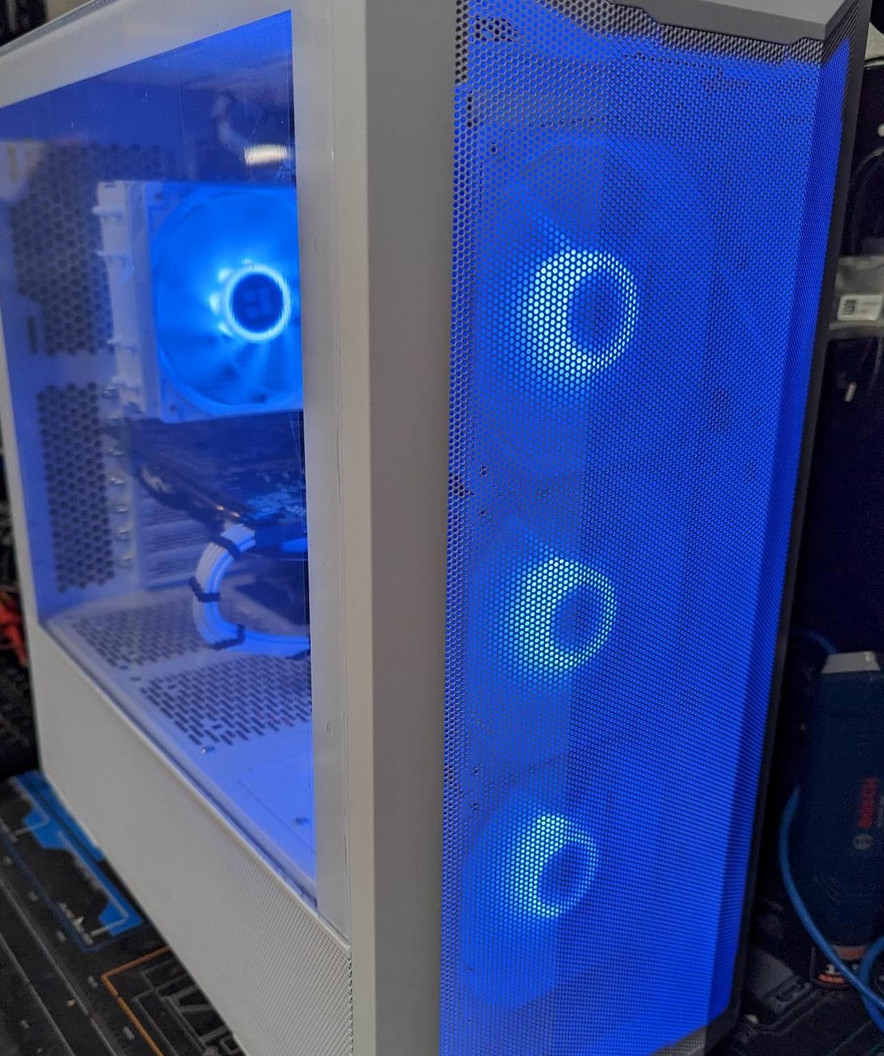 UCW Ready To Play: Custom Z390 Build (i7-8700 + RX 580)