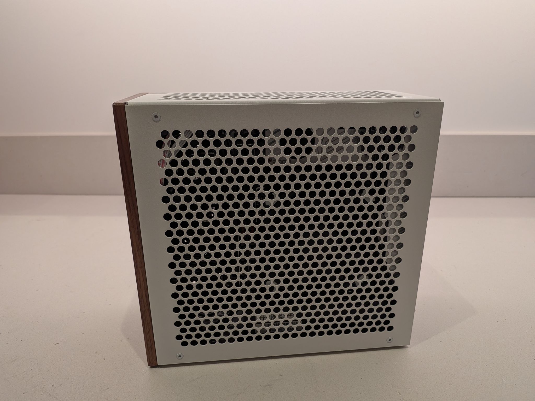 1440p Mini Snowstorm - RX 9060 XT 16 GB, Ryzen 5 9600X, 32 GB DDR5, 2 TB Gen 4 NVME