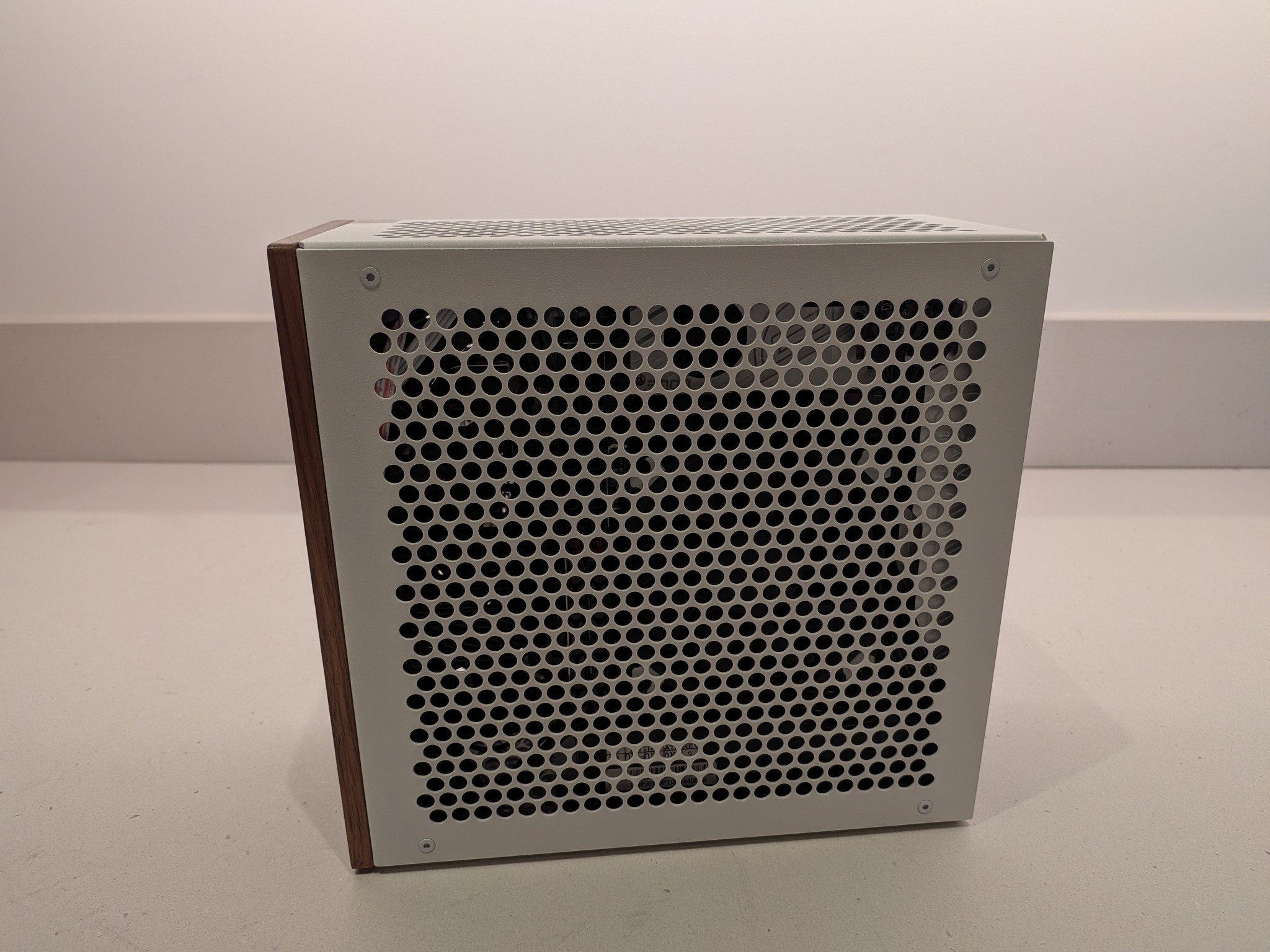 1440p Mini Snowstorm - RX 9060 XT 16 GB, Ryzen 5 9600X, 32 GB DDR5, 2 TB Gen 4 NVME