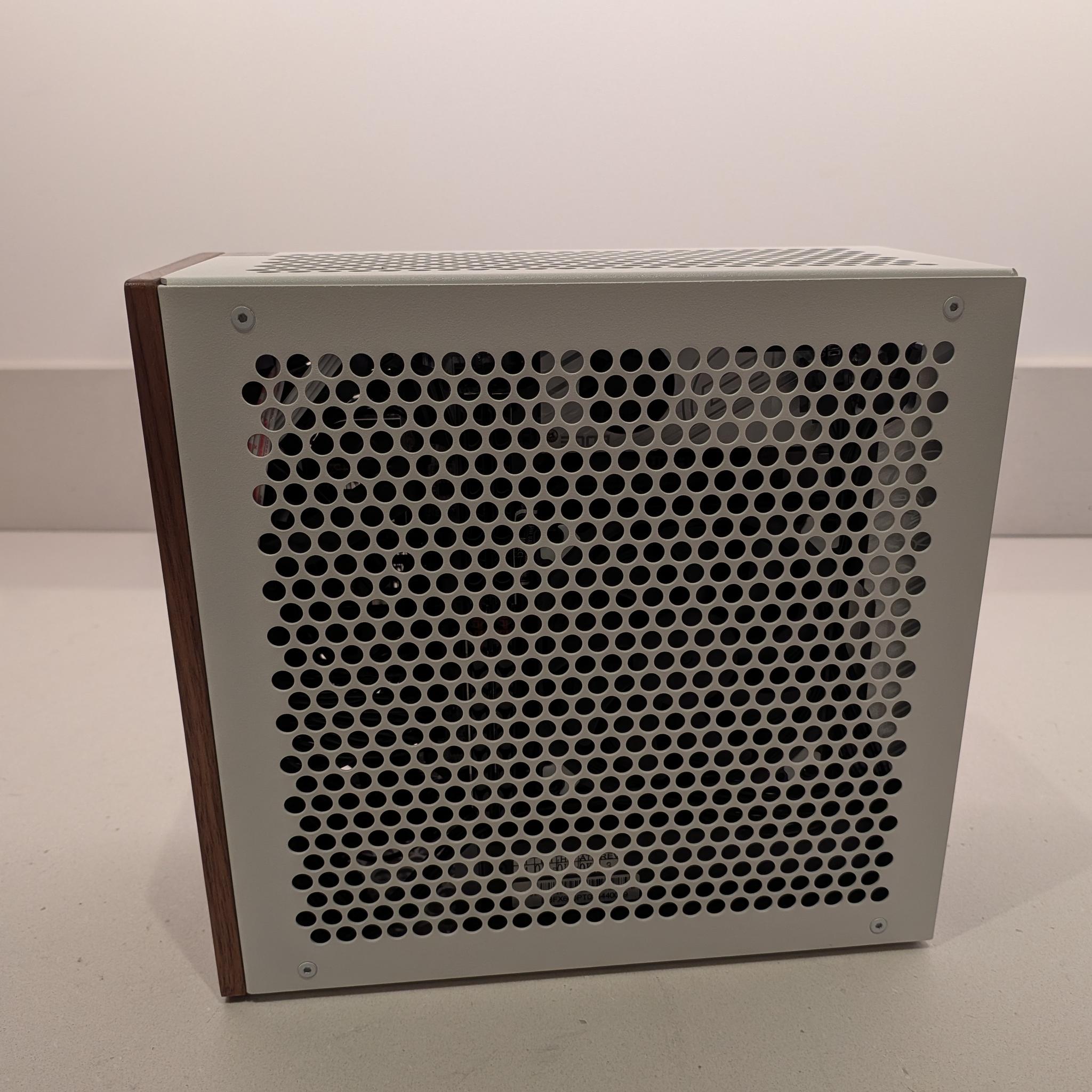 1440p Mini Snowstorm - RX 9060 XT 16 GB, Ryzen 5 9600X, 32 GB DDR5, 2 TB Gen 4 NVME