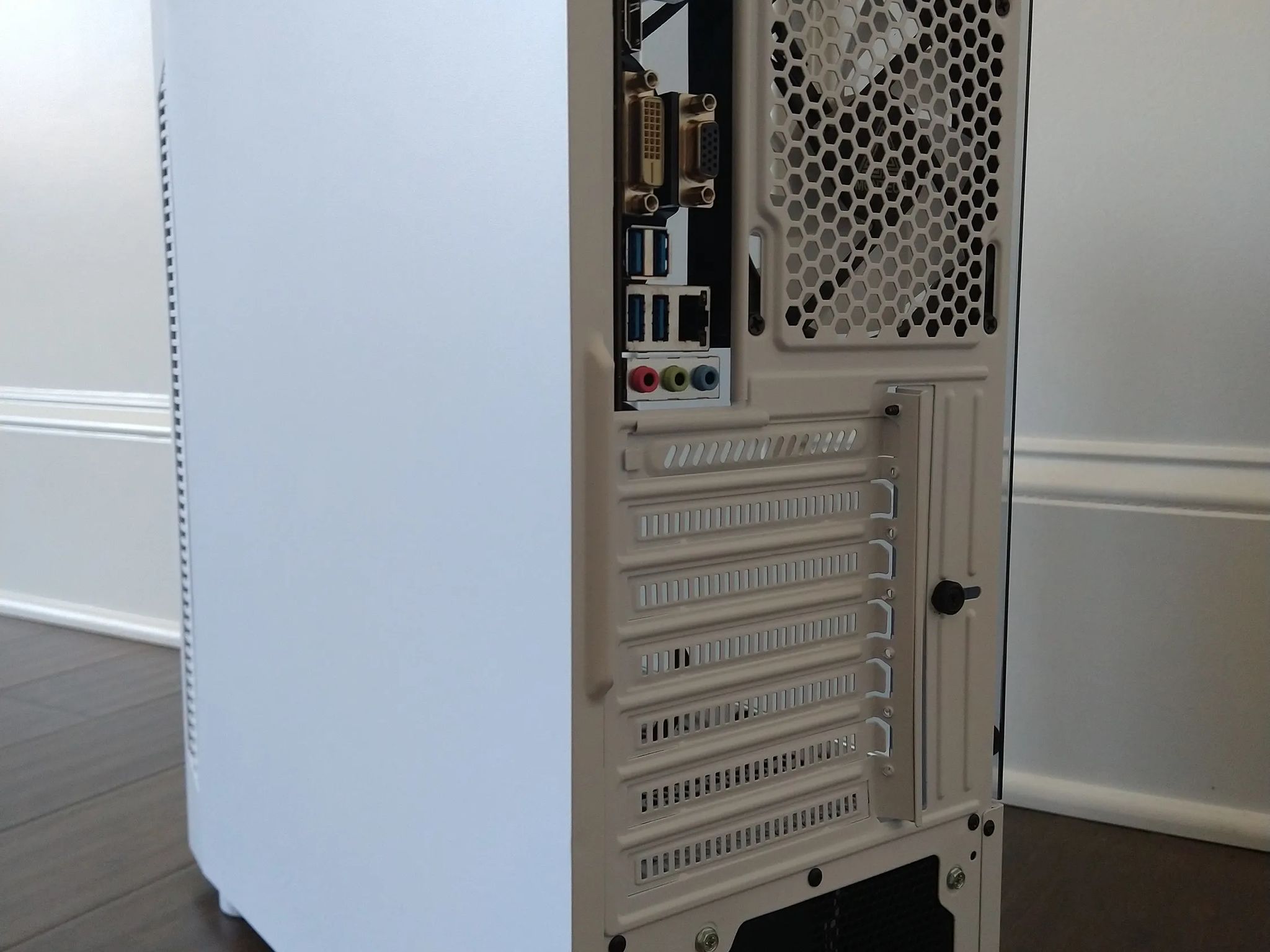 Budget Gaming PC - Ryzen 5 5600G + Radeon RX Vega 7 Graphics - 16GB RAM - 512GB SSD - Window 10