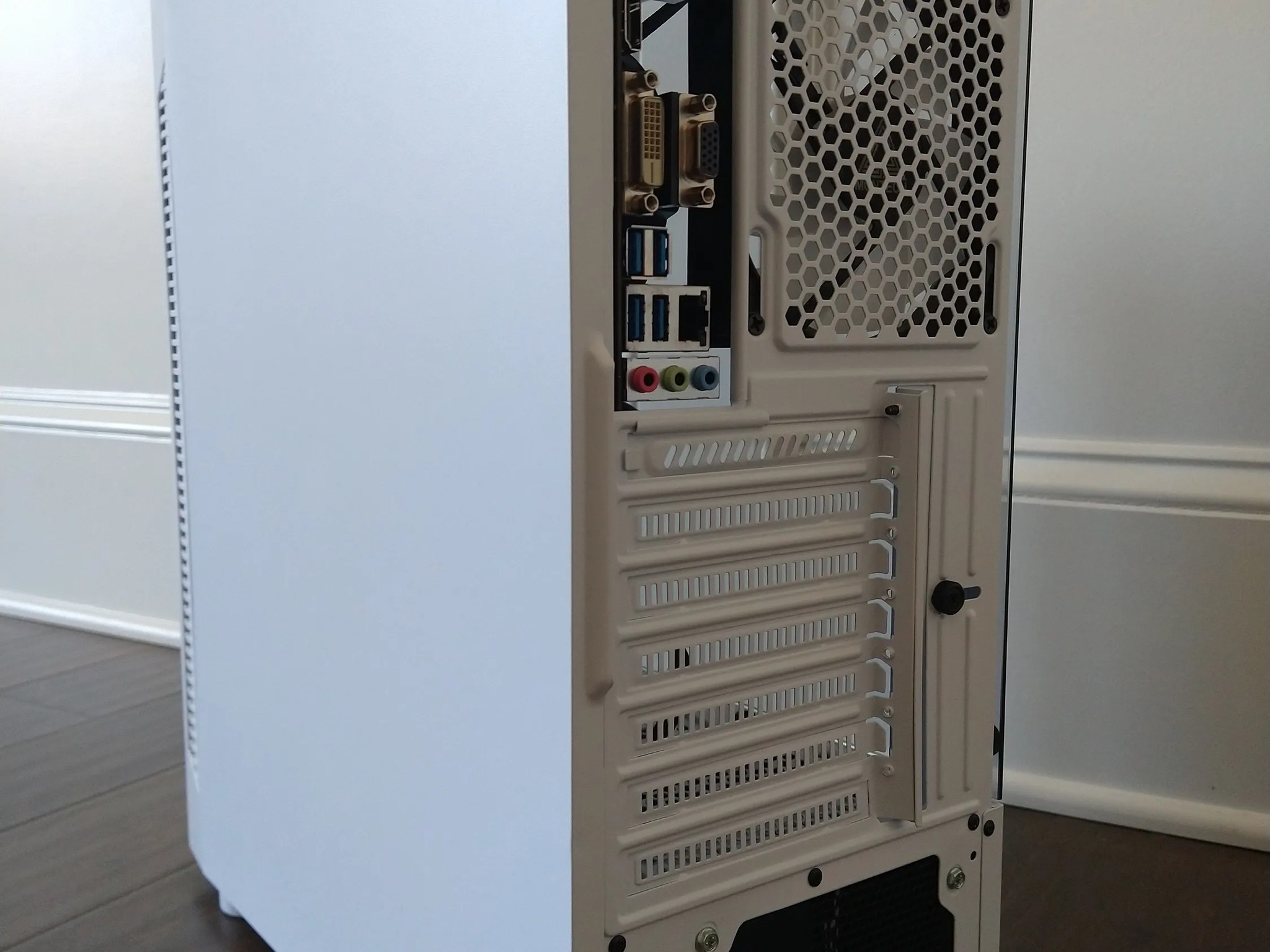 Budget Gaming PC - Ryzen 5 5600G + Radeon RX Vega 7 Graphics - 16GB RAM - 512GB SSD - Window 10