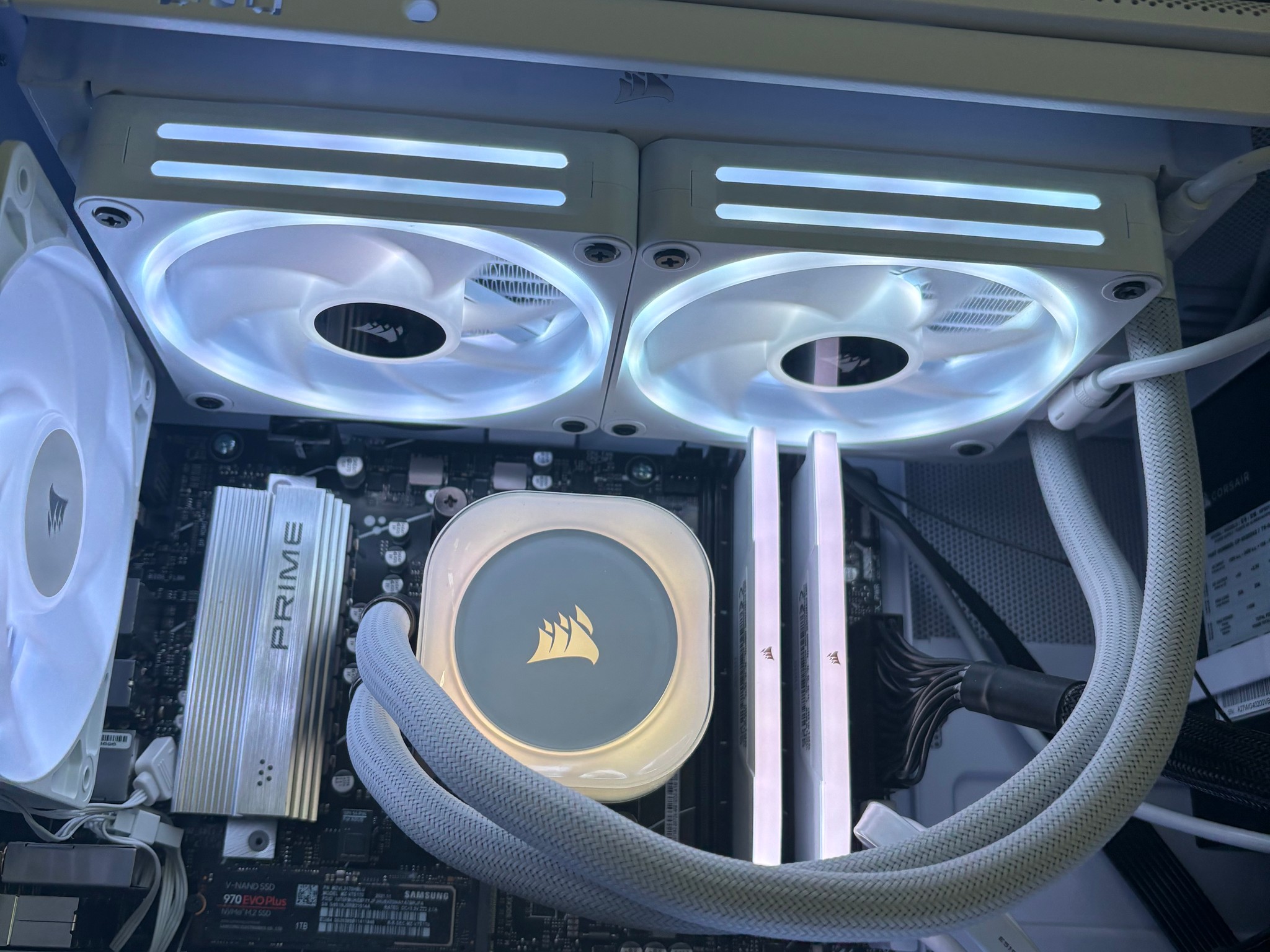🧊 White RGB Gaming PC — Ryzen 5 7600X + RTX 5060 Ti 16GB + 32GB DDR5 + 1TB M.2 SSD + 256GB SATA SSD