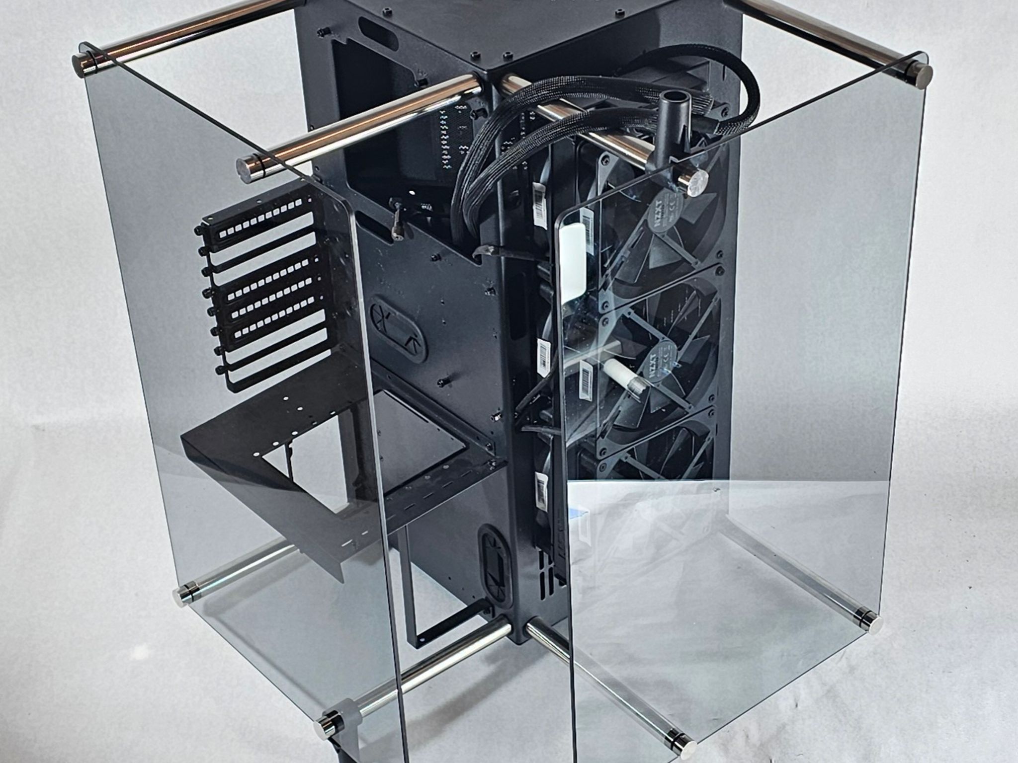 Thermaltake Core P90 Tempered Glass Edition (Wall Mount PC Case) w\ NZXT 420mm AIO & Wall Mount