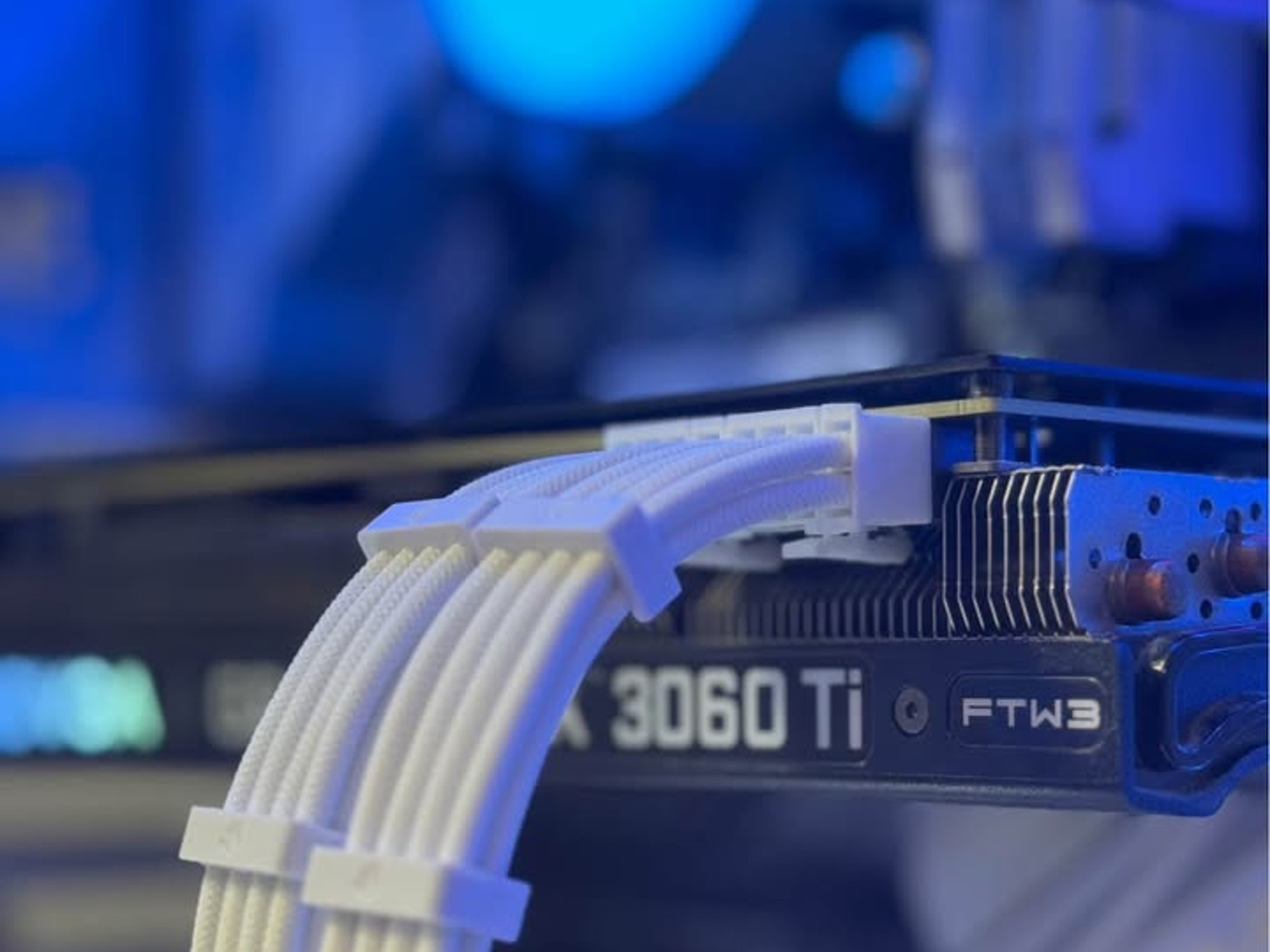 RTX 3060 Ti FTW3 - Intel i7-8700K - 16GB DDR4 - WIFI & Bluetooth