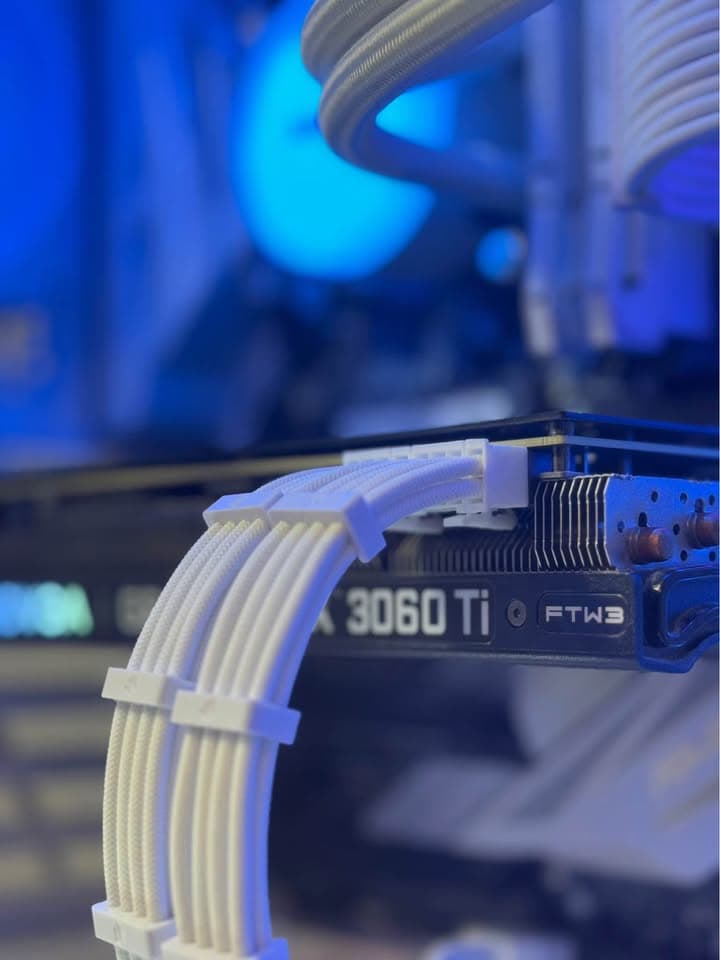 RTX 3060 Ti FTW3 - Intel i7-8700K - 16GB DDR4 - WIFI & Bluetooth