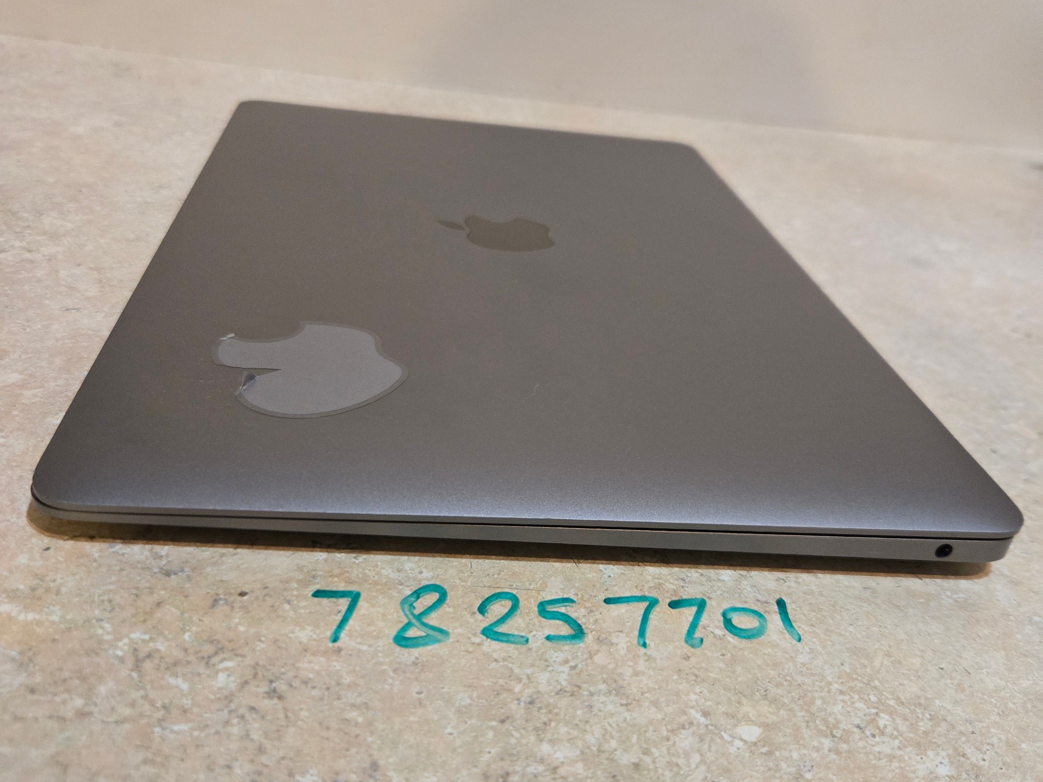 Apple Macbook Air 13 inch Laptop - 2020 - 256GB SSD - intel i5 - Model A2179
