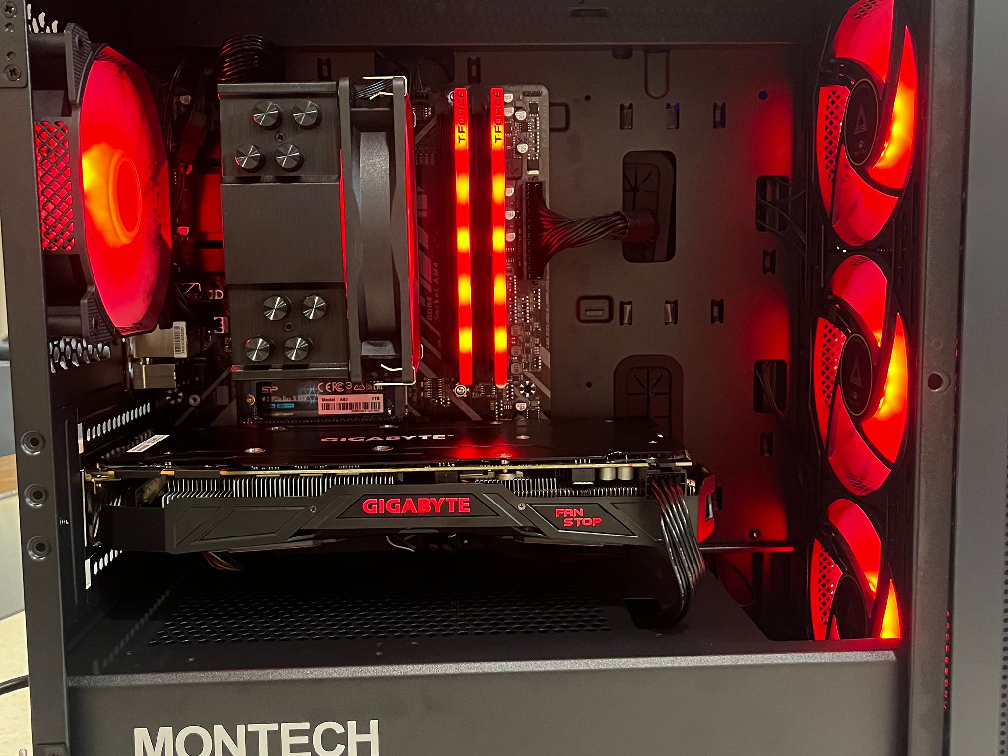 Ryzen 5, GTX 1080, 16GB, 1TB M.2 SSD