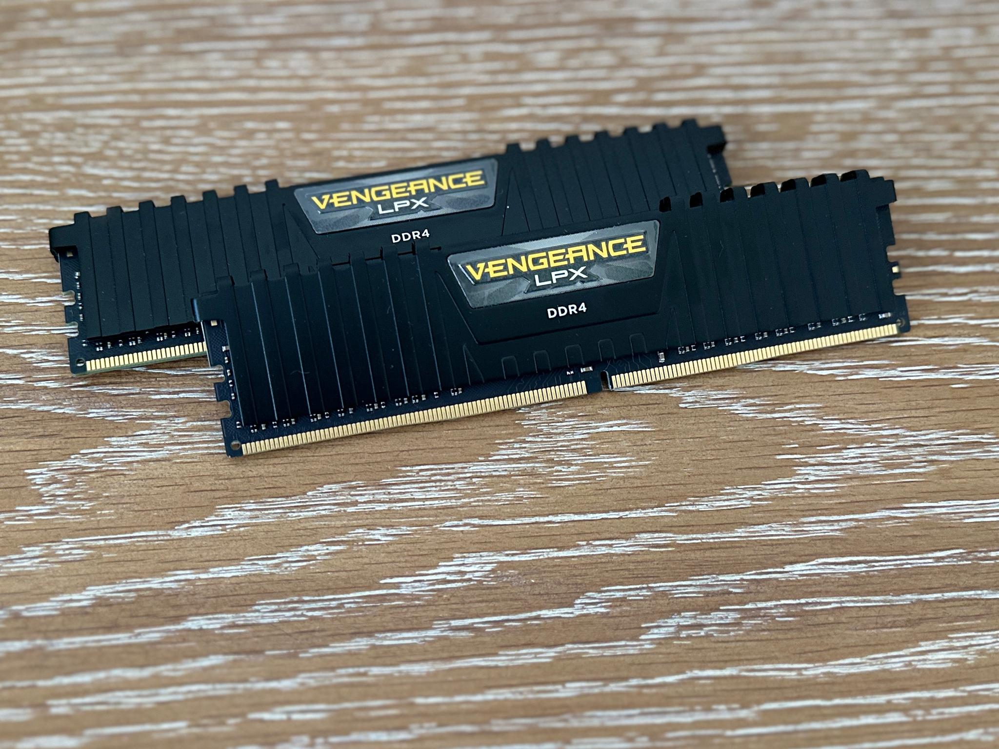 MASSIVE SALE! 32 GB DDR4 Corsair Vengeance LPX 3600MT/s