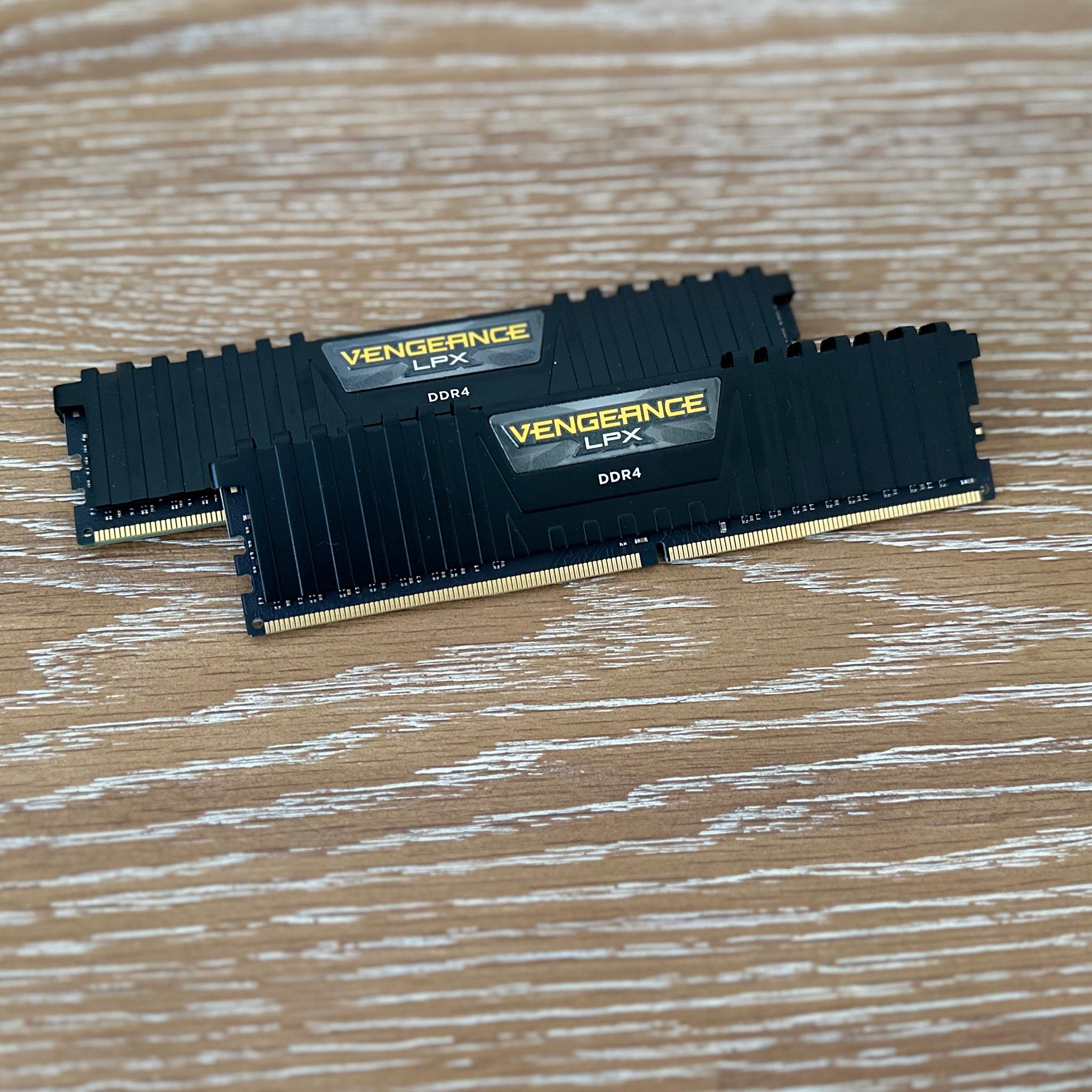 MASSIVE SALE! 32 GB DDR4 Corsair Vengeance LPX 3600MT/s