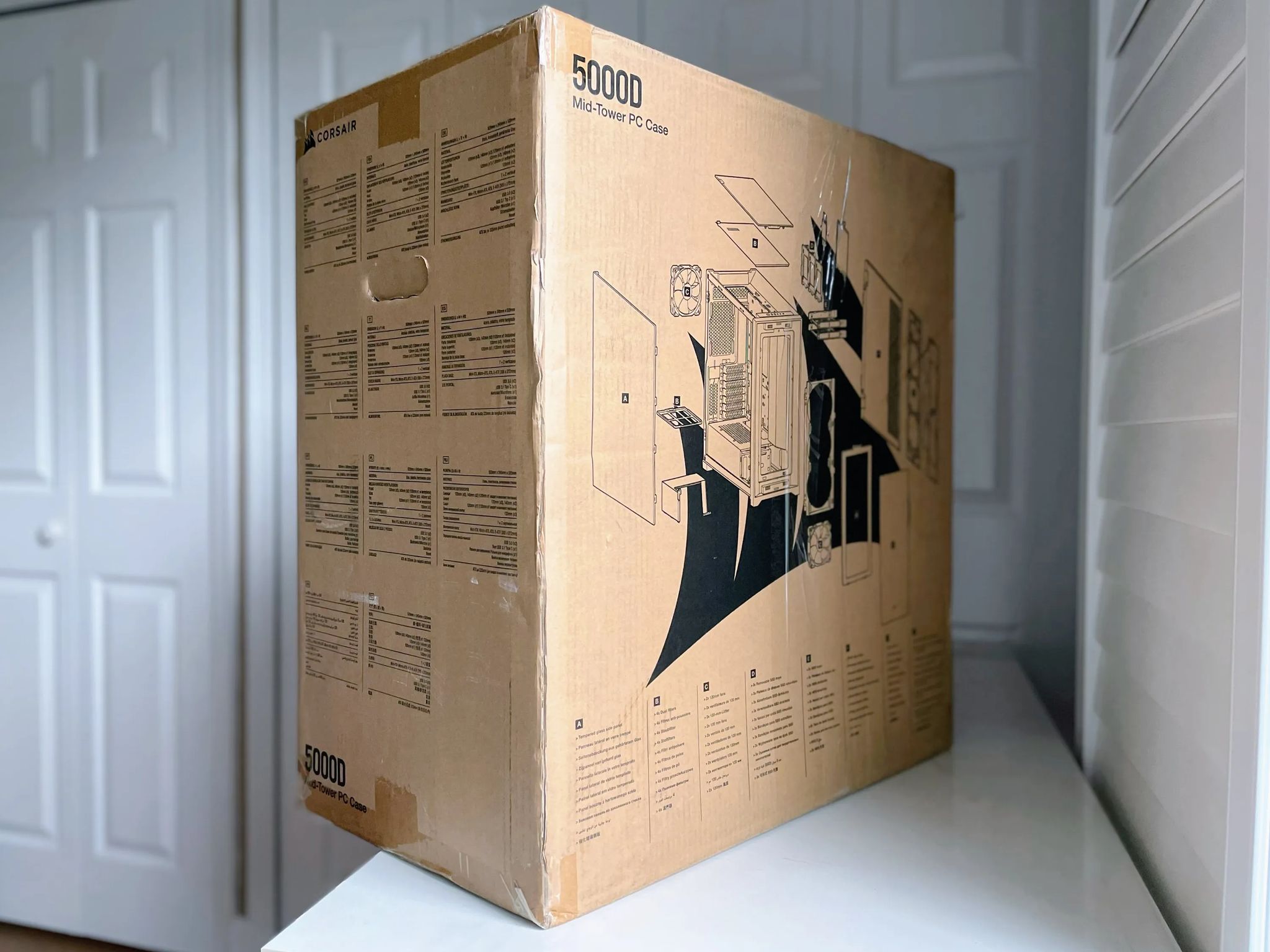 BNIB Corsair 5000D Tempered Glass Mid-Tower ATX PC Case - White