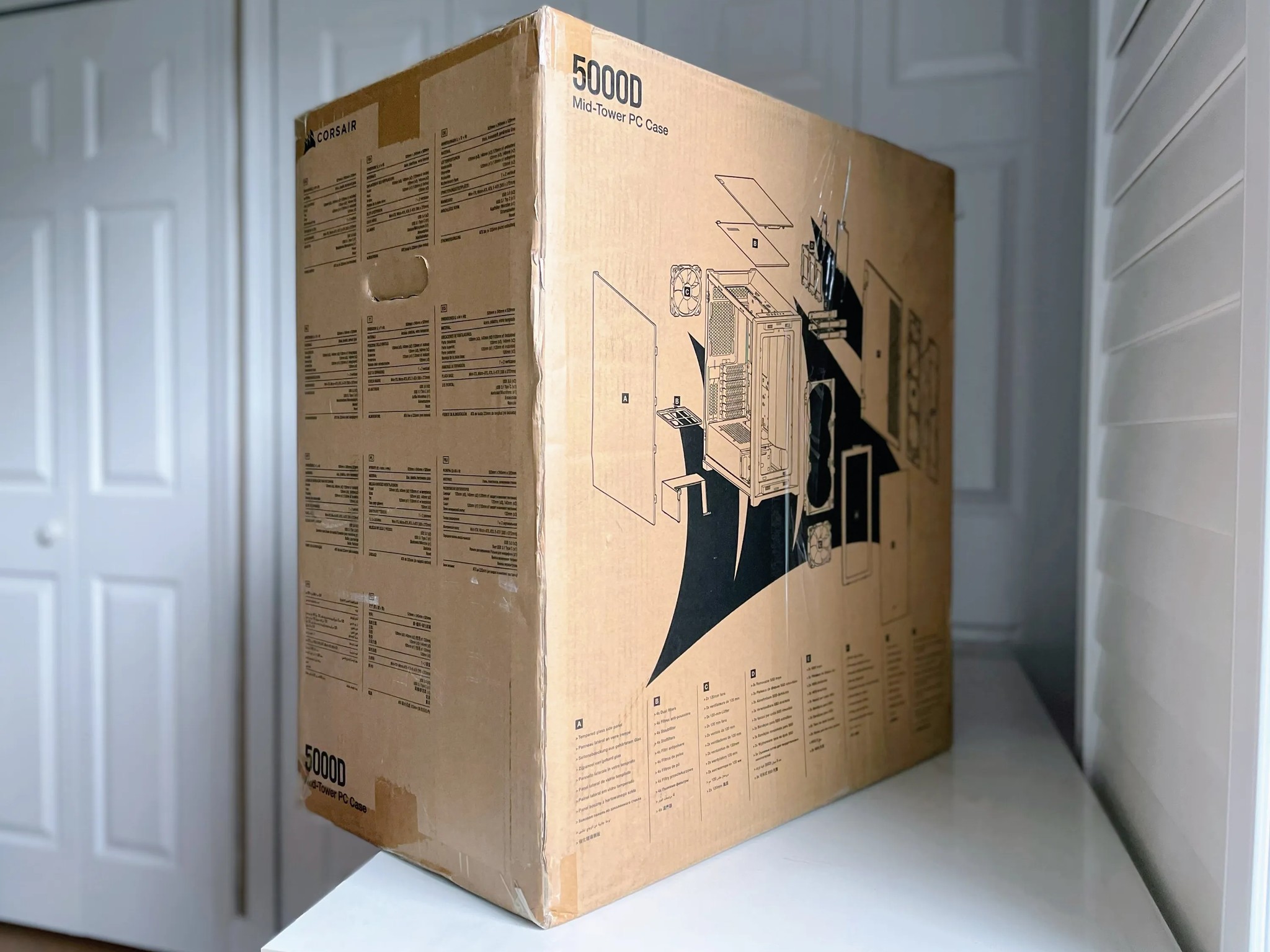 BNIB Corsair 5000D Tempered Glass Mid-Tower ATX PC Case - White