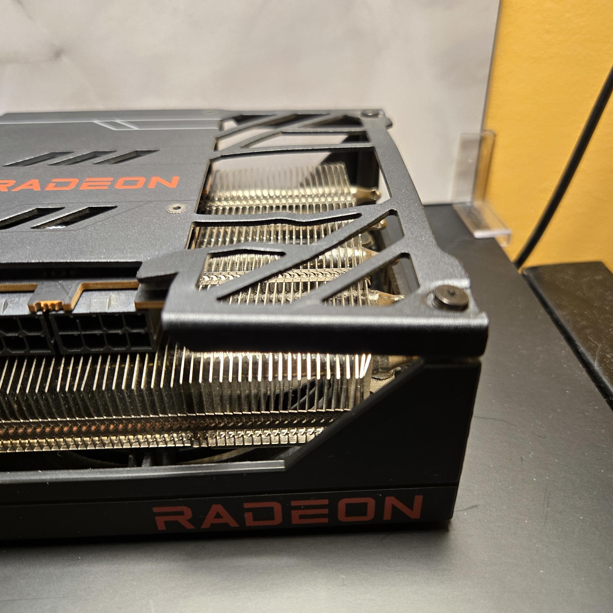 Sapphire Pulse RX 6800XT 16GB Scuff/Scrape