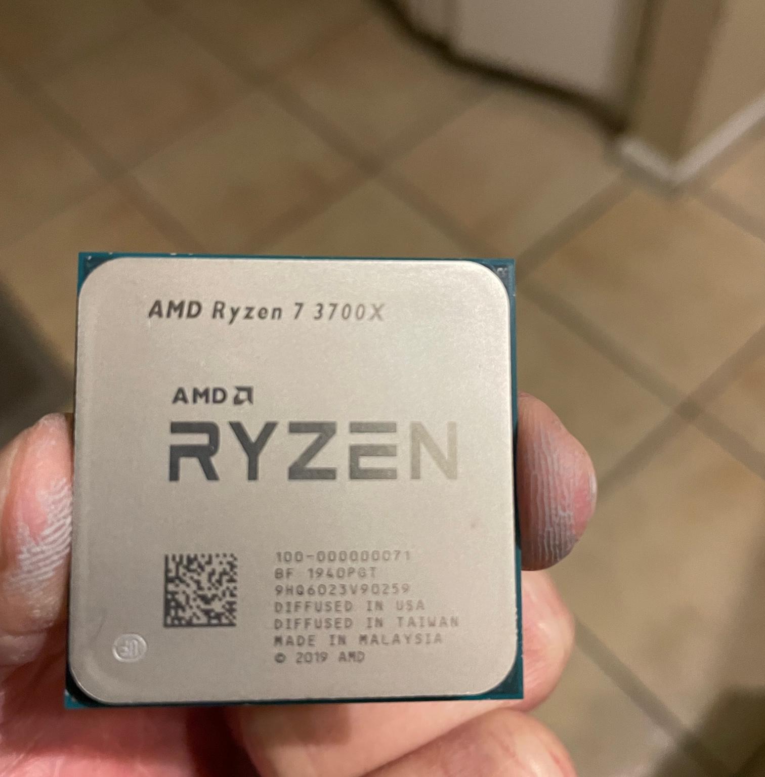 For sale a used Ryzen 7 3700x. In good condition.