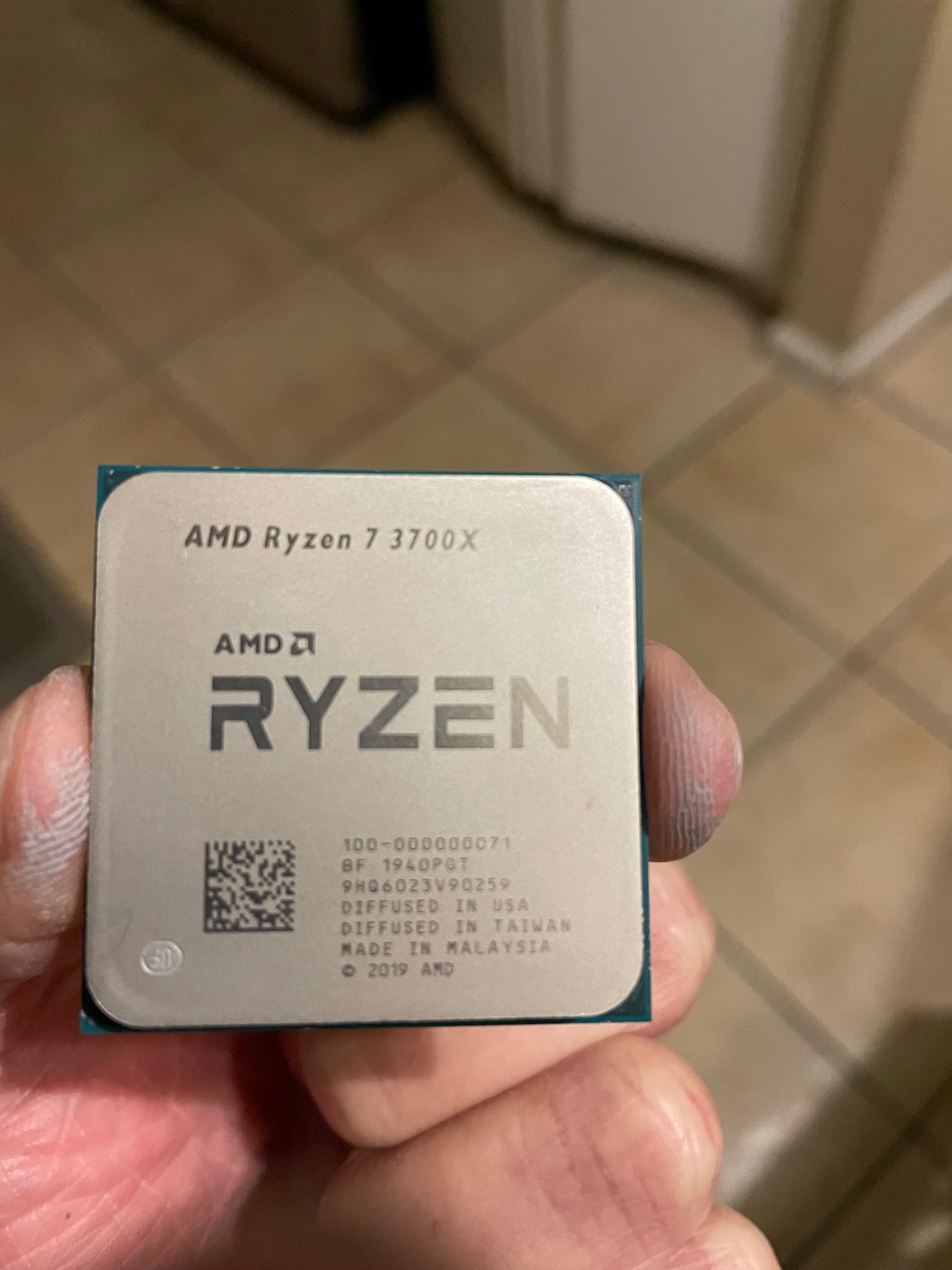 For sale a used Ryzen 7 3700x. In good condition.