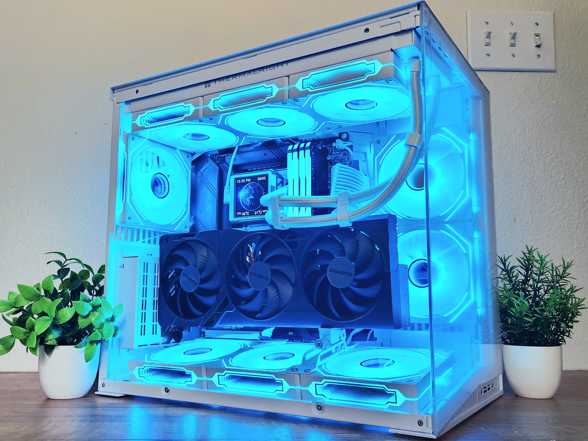 I9 13900K | RTX 4070 Ti SUPER | 32GB RAM | 4TB NVMe / SSD | WiFI +