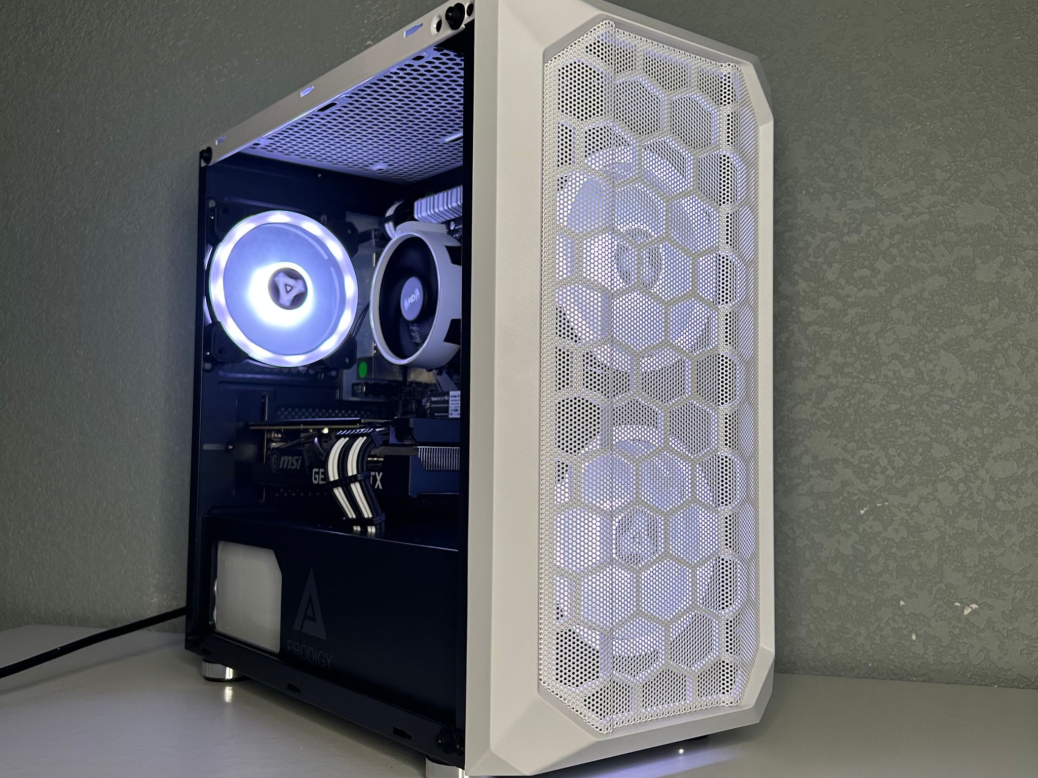 ⚫️⚪️⚫️ | MSI RTX 3060 Ti | Ryzen 5 5600 | Neo Forza 16GB 3600Mhz | 1TB NVME