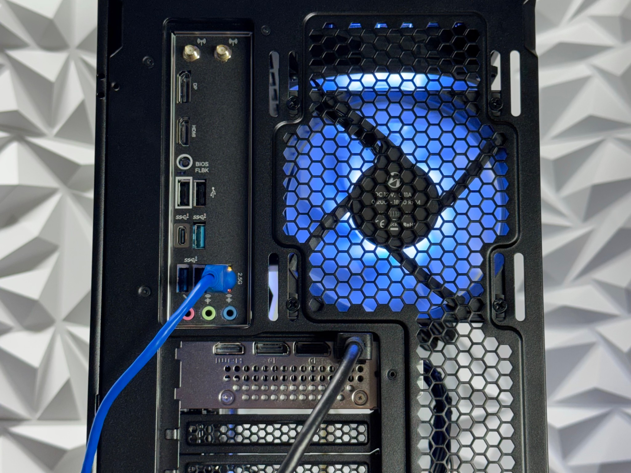 RTX 5060 Ti / 16GB DDR5 Ram / Ryzen 5 9600x / 1TB Samsung 970 Evo Nvme ssd / B850 / 650w