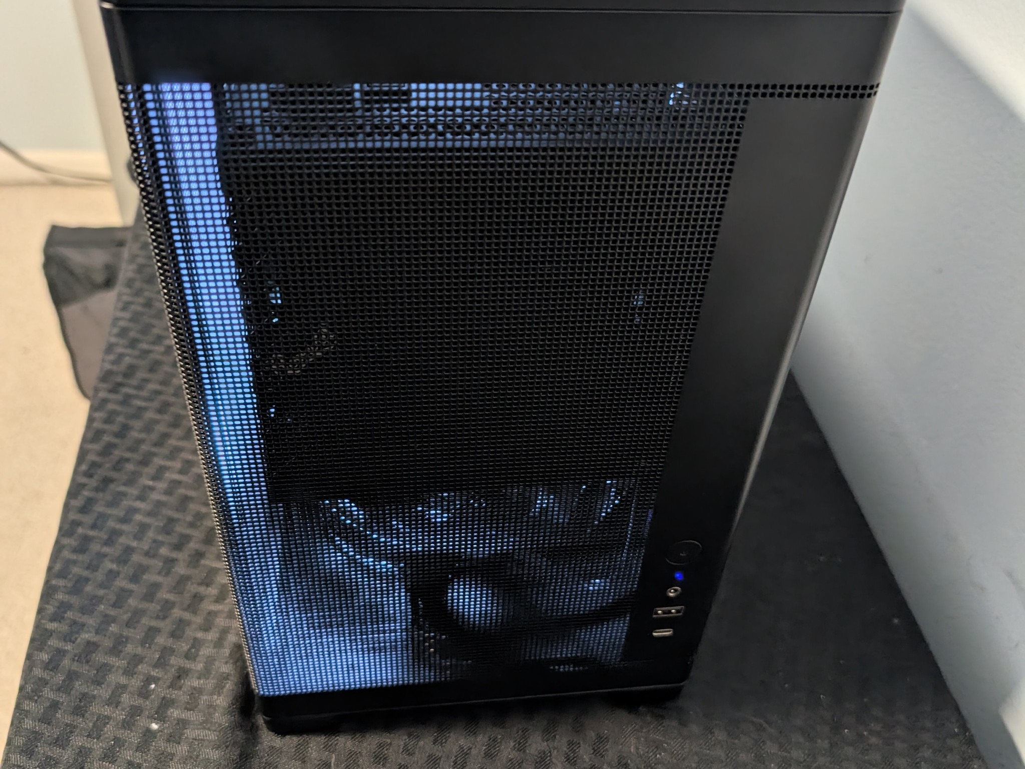 SFF Nvidia Gaming PC RTX 5070-Ryzen 5 7500x3d-32GB DDR5 6000-1 TB NVME mostly new