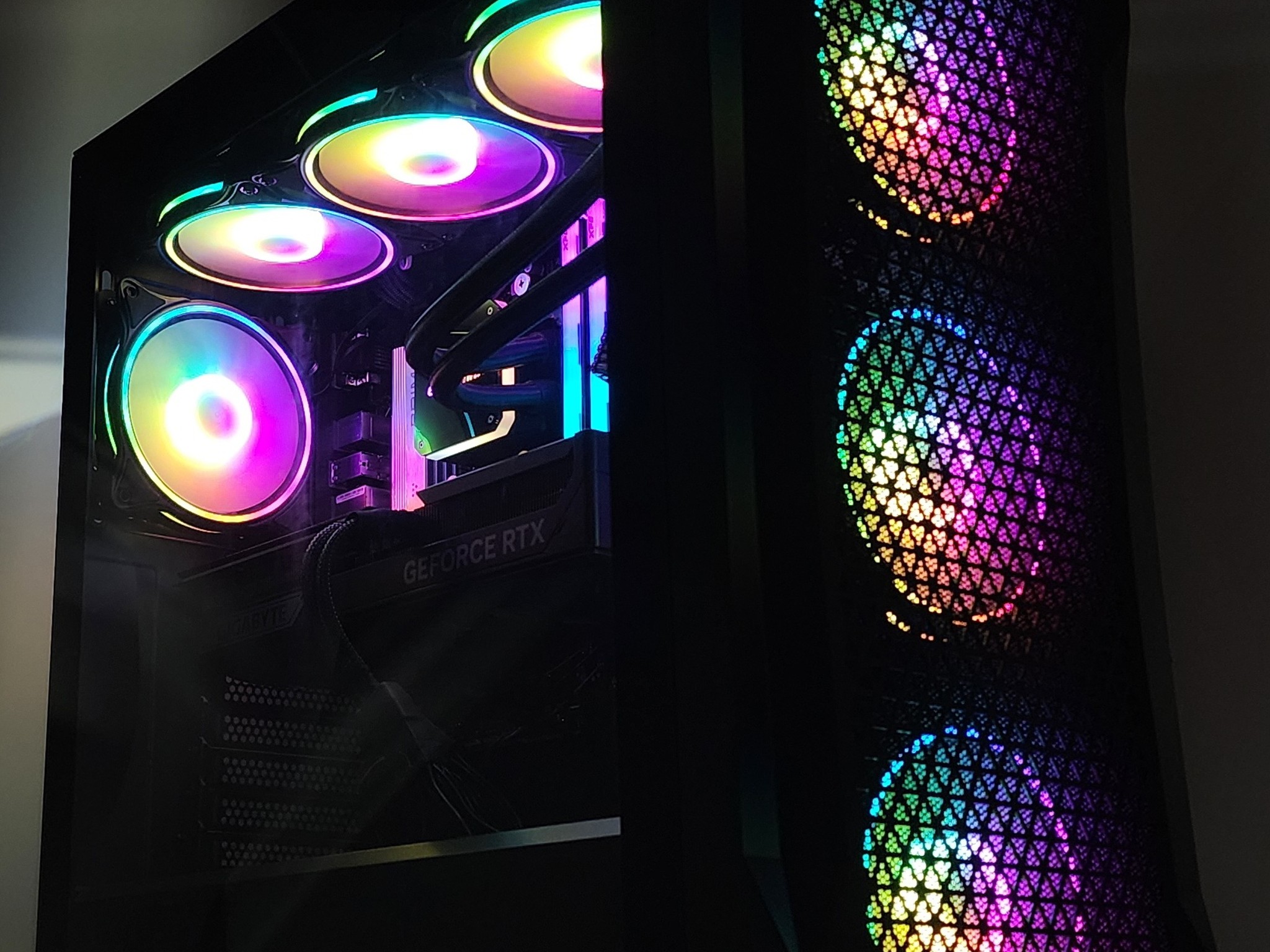 Gaming PC Ryzen 7 7800X3D 32GB RAM 2TB SSD RTX 5070 Ti 16GB Windows 11 Computer