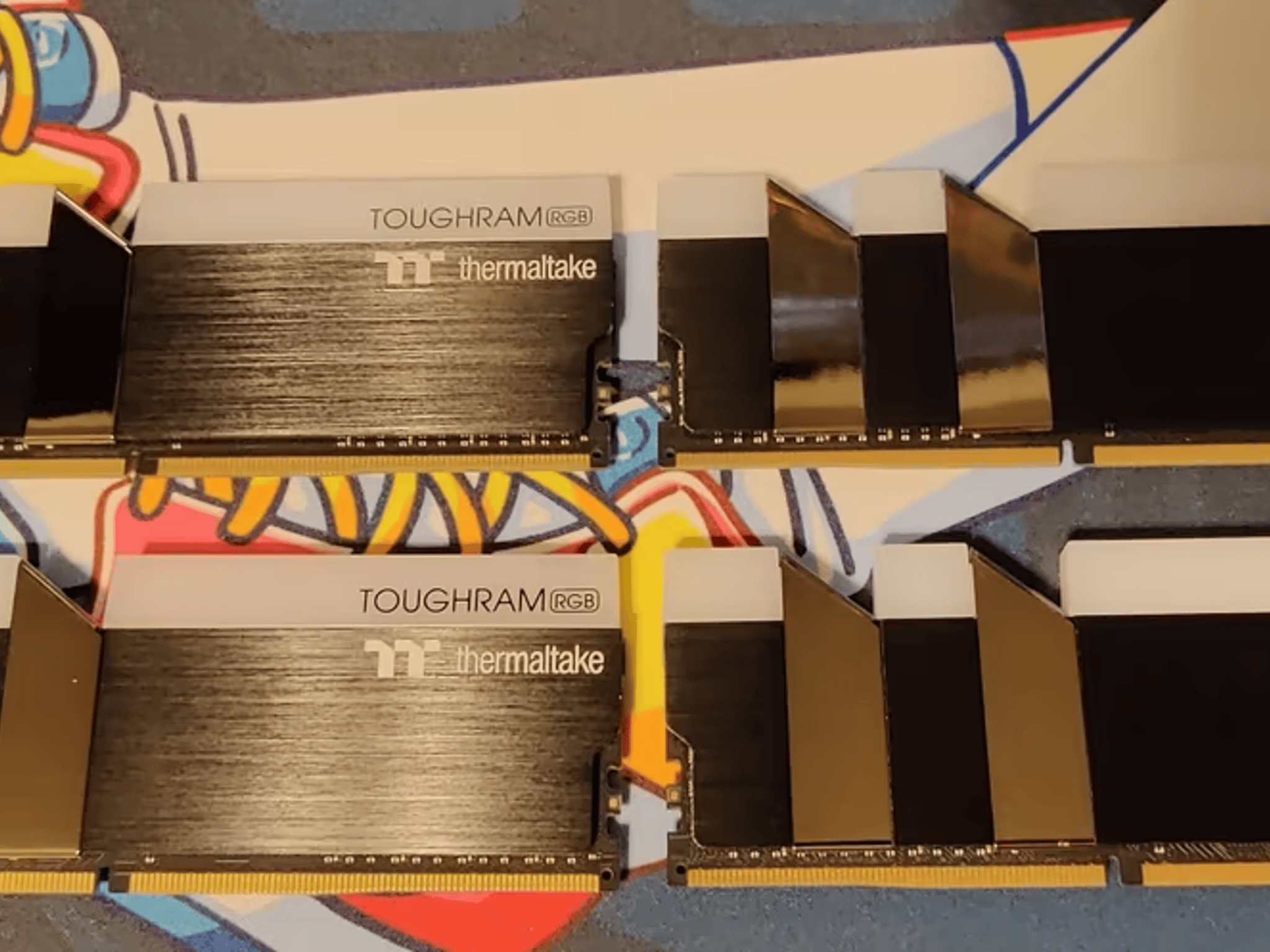 Thermaltake TOUGHRAM 32 GB (4 x 8 GB) DDR4-4400 CL19
